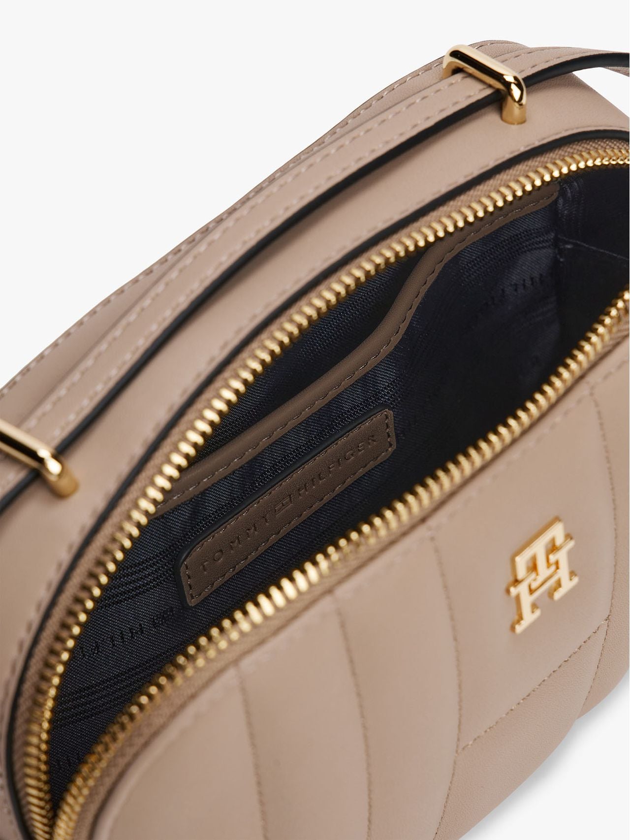 حقيبة تومي هيلفيجر Monogram Quilted Camera Crossbody