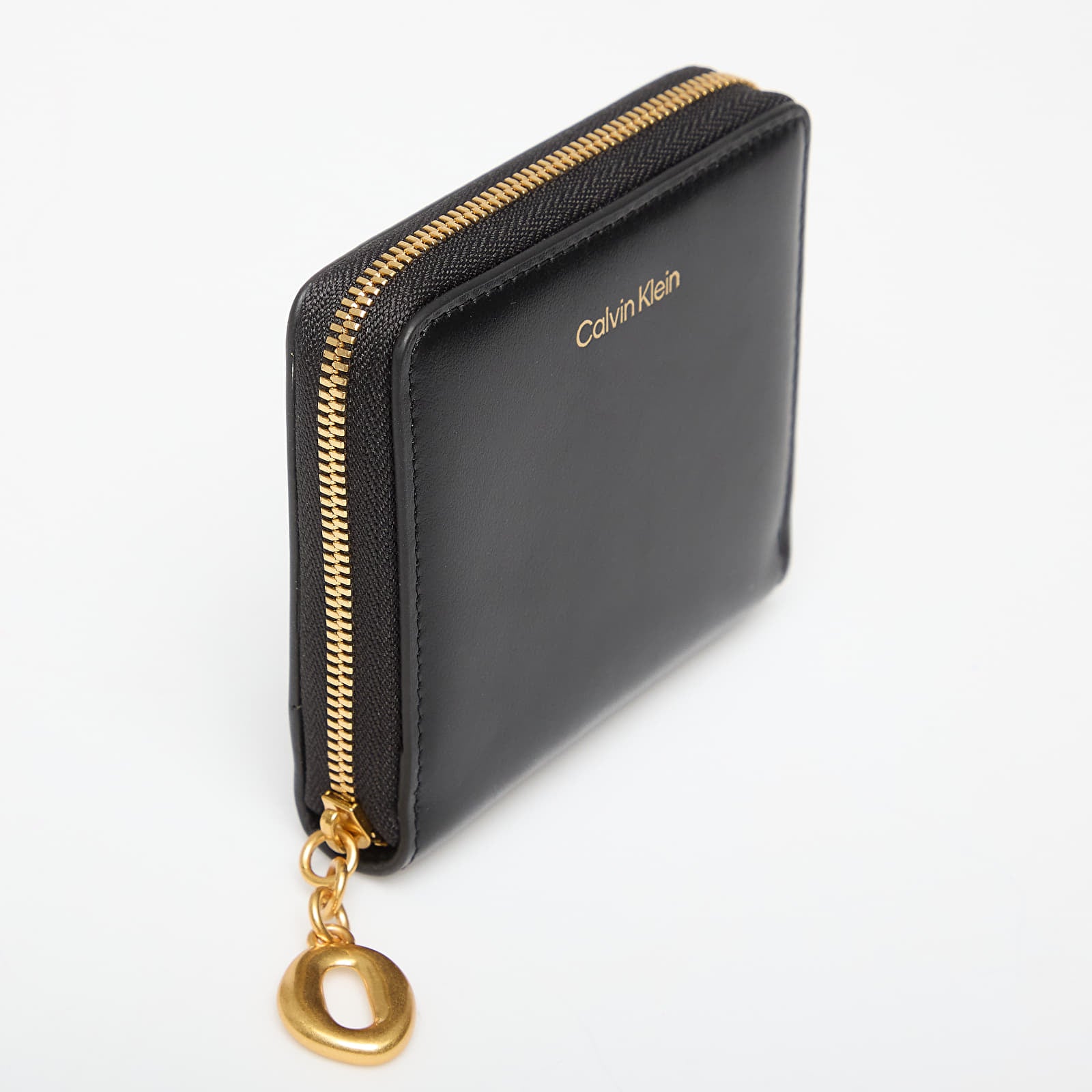 محفظة كالفين كلاين Hardware Square Zip Around