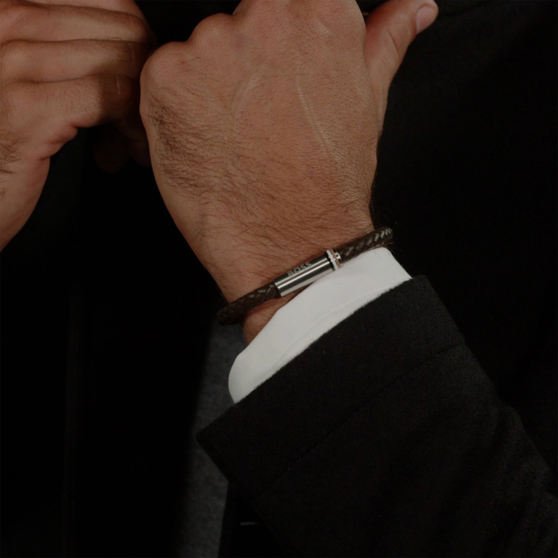 اسوارة هيوجو بوس Ares