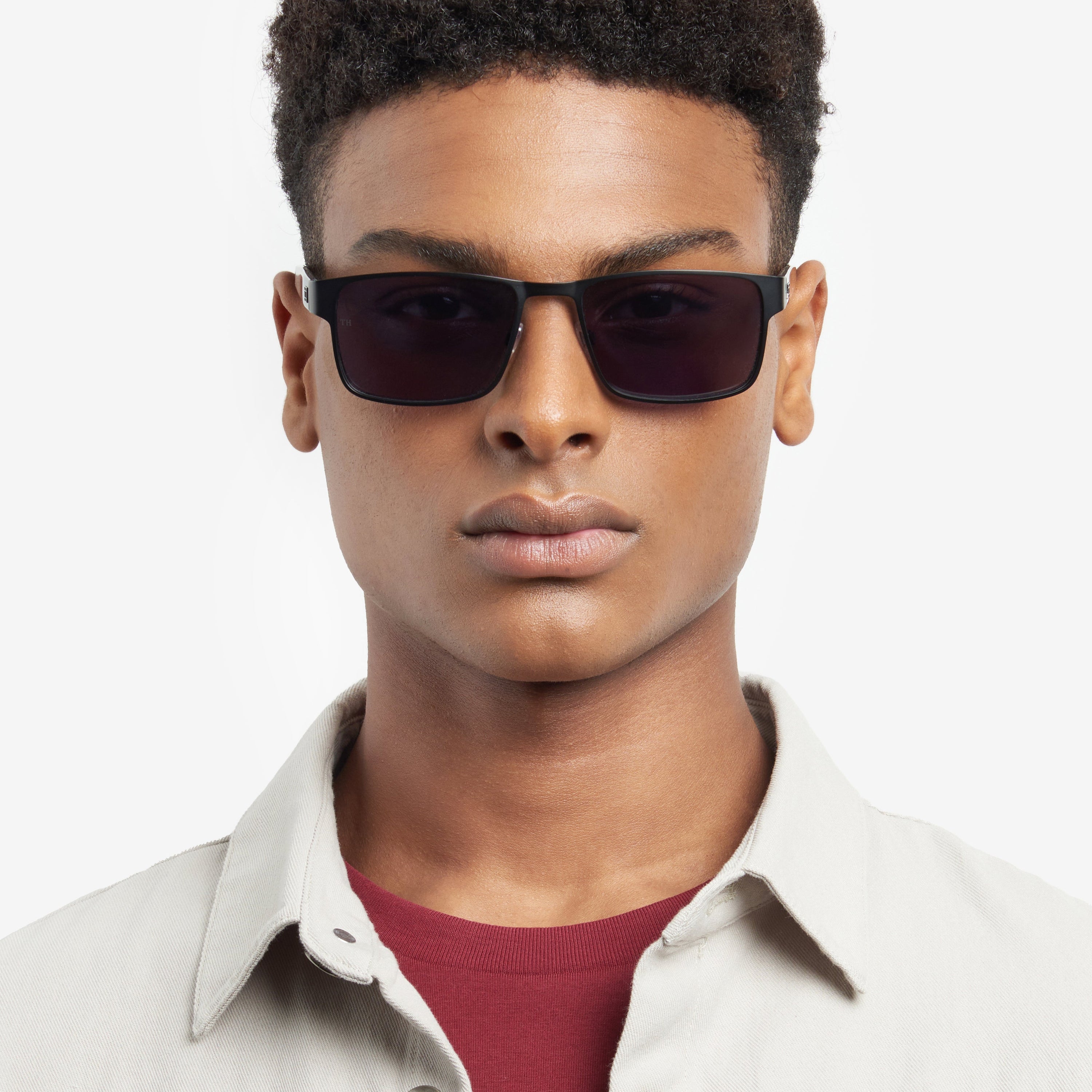 نظارات شمس تومي هيلفيجر