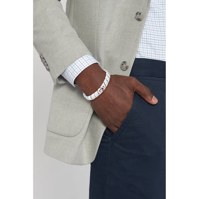 اسوارة تومي هيلفيجر