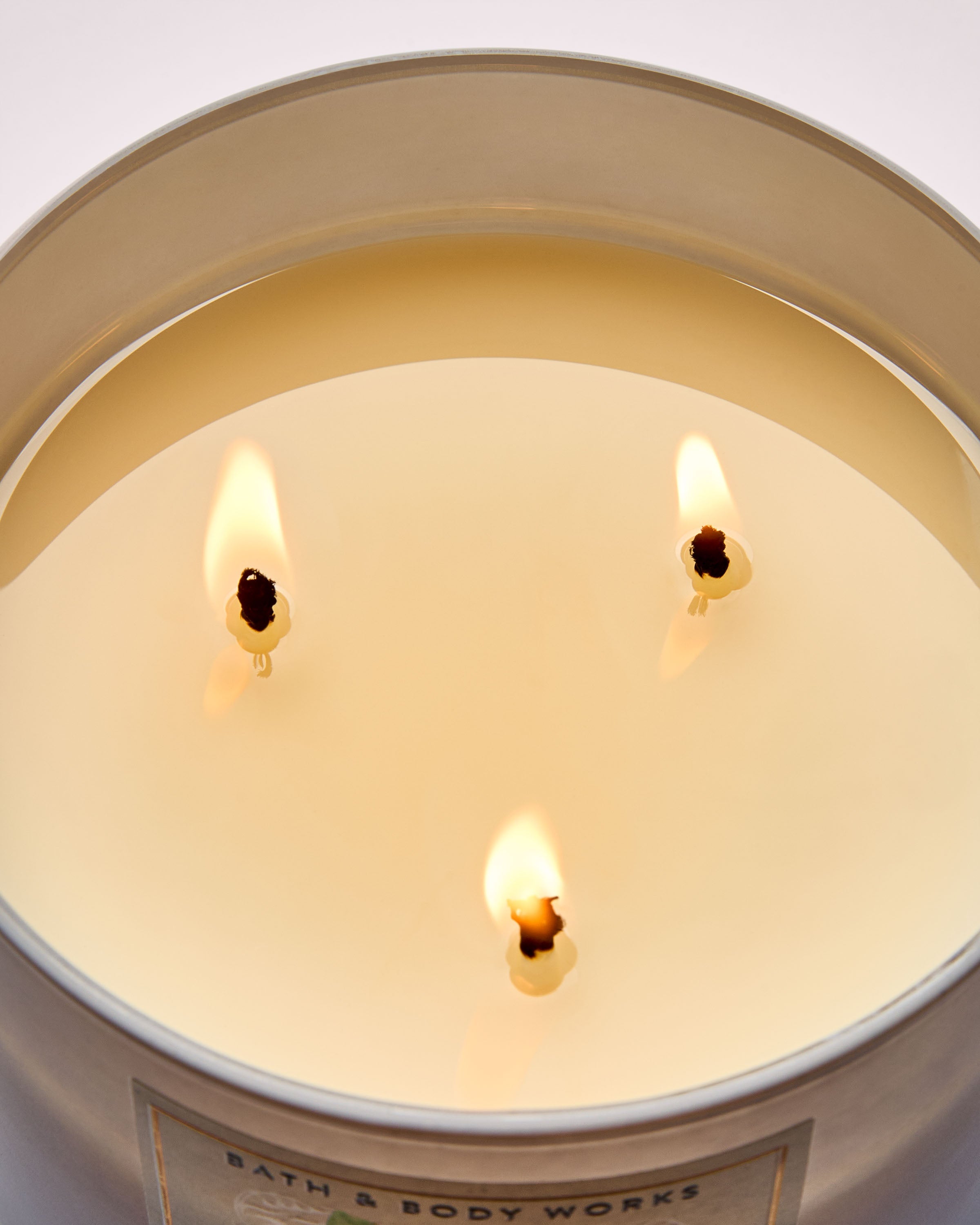 Bath & Body Works Clothesline Breeze 3-Wick Scented Candle
