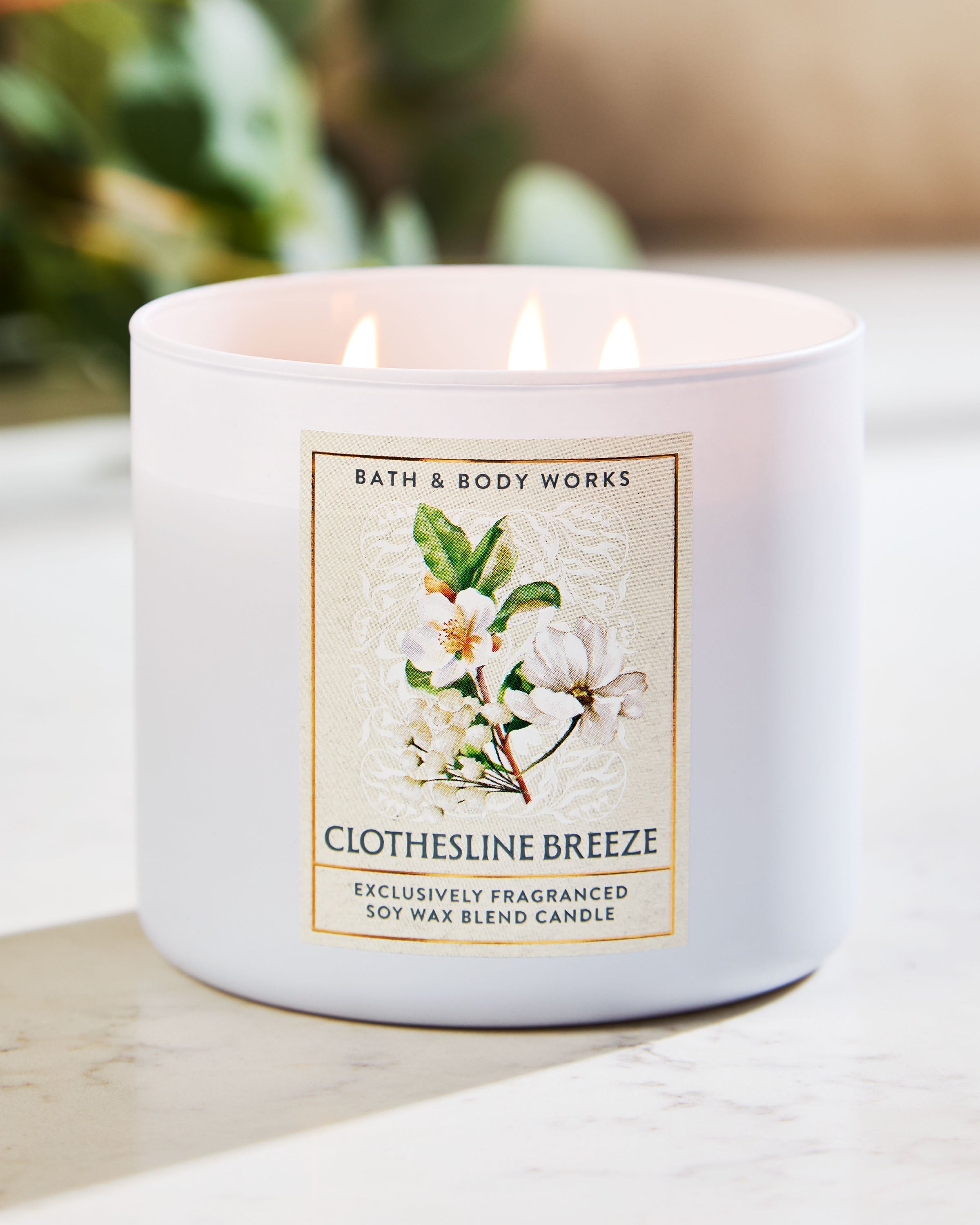 Bath & Body Works Clothesline Breeze 3-Wick Scented Candle
