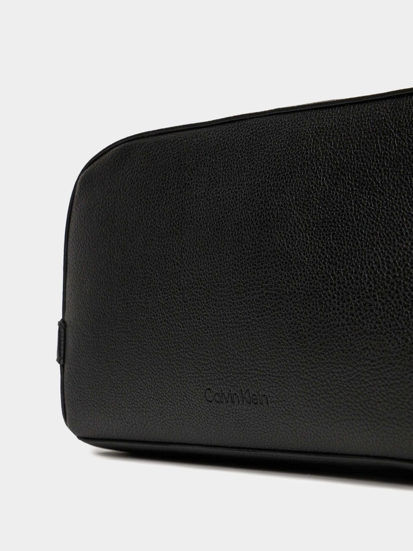حقيبة كالفين كلاين