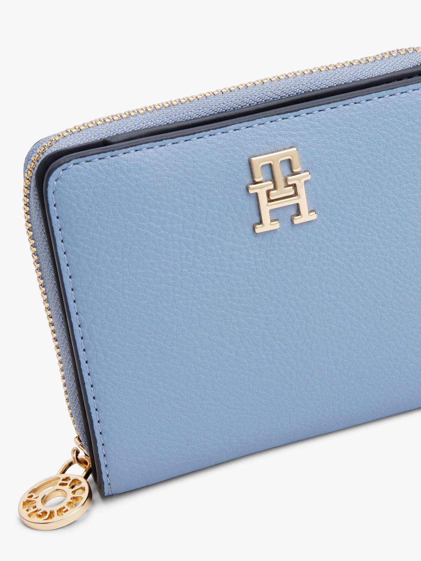 محفظة تومي هيلفيجر Th Monogram Plaque