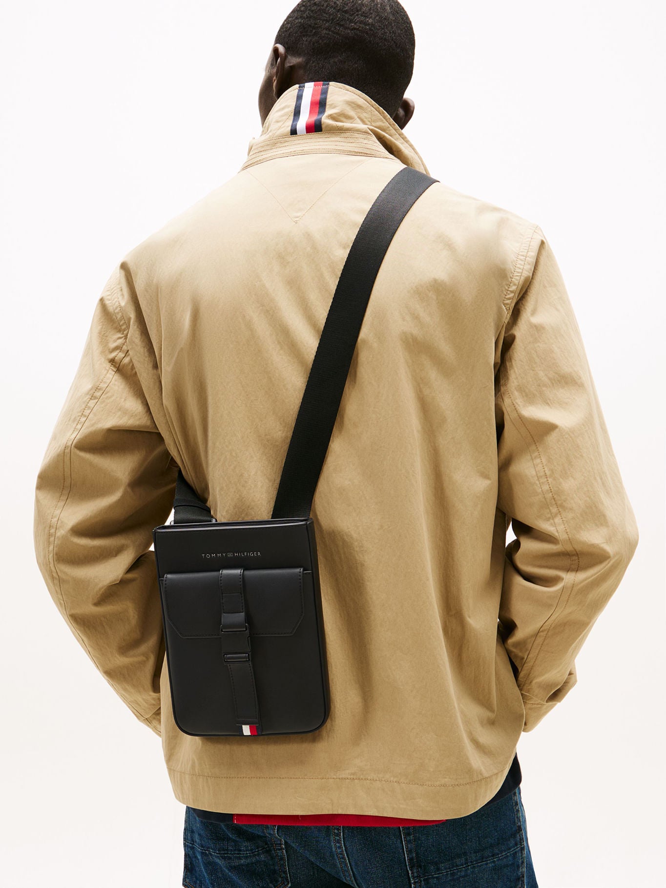 حقيبة تومي هيلفيجر Foundation Mini Crossover