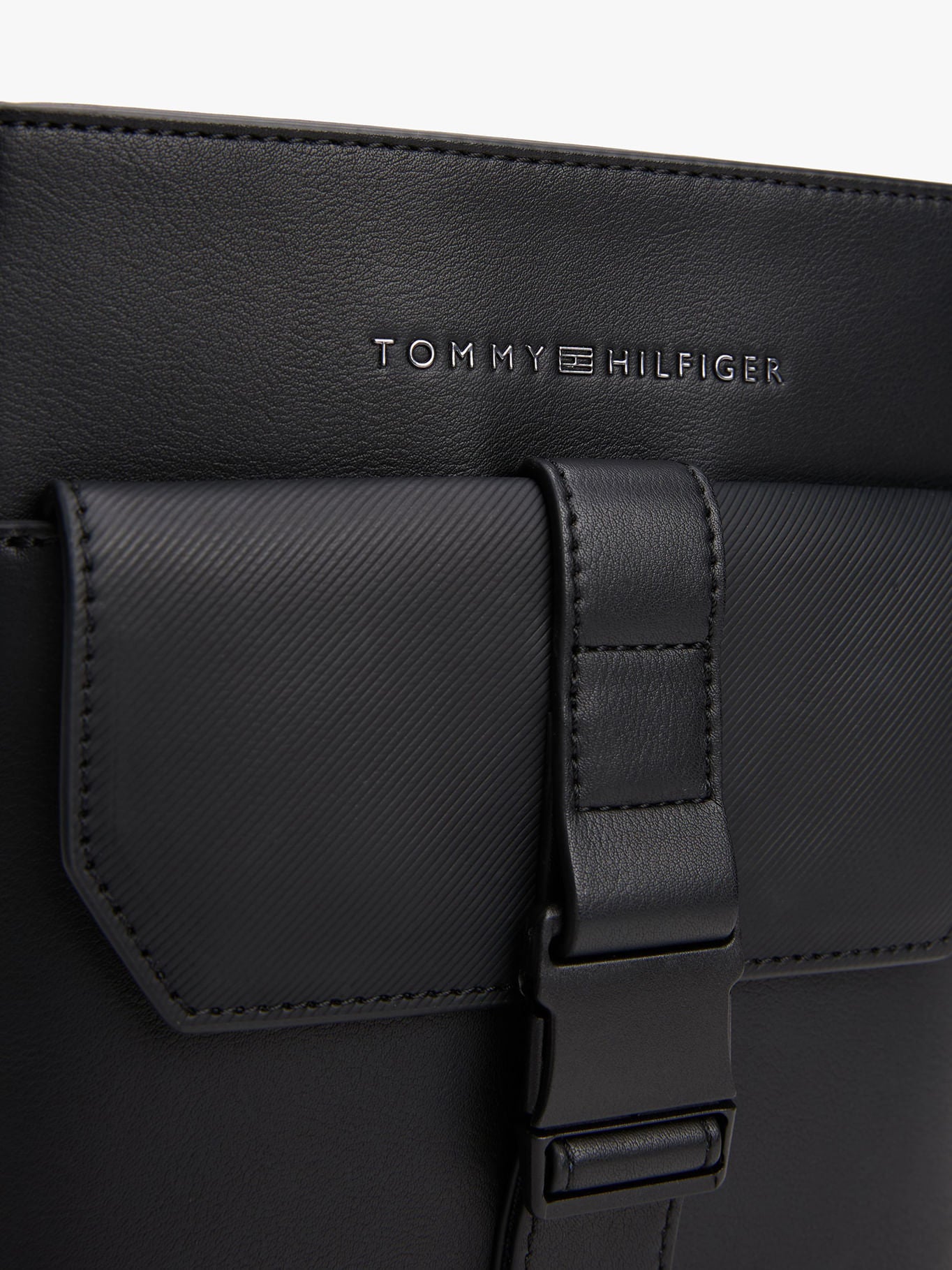 حقيبة تومي هيلفيجر Foundation Mini Crossover