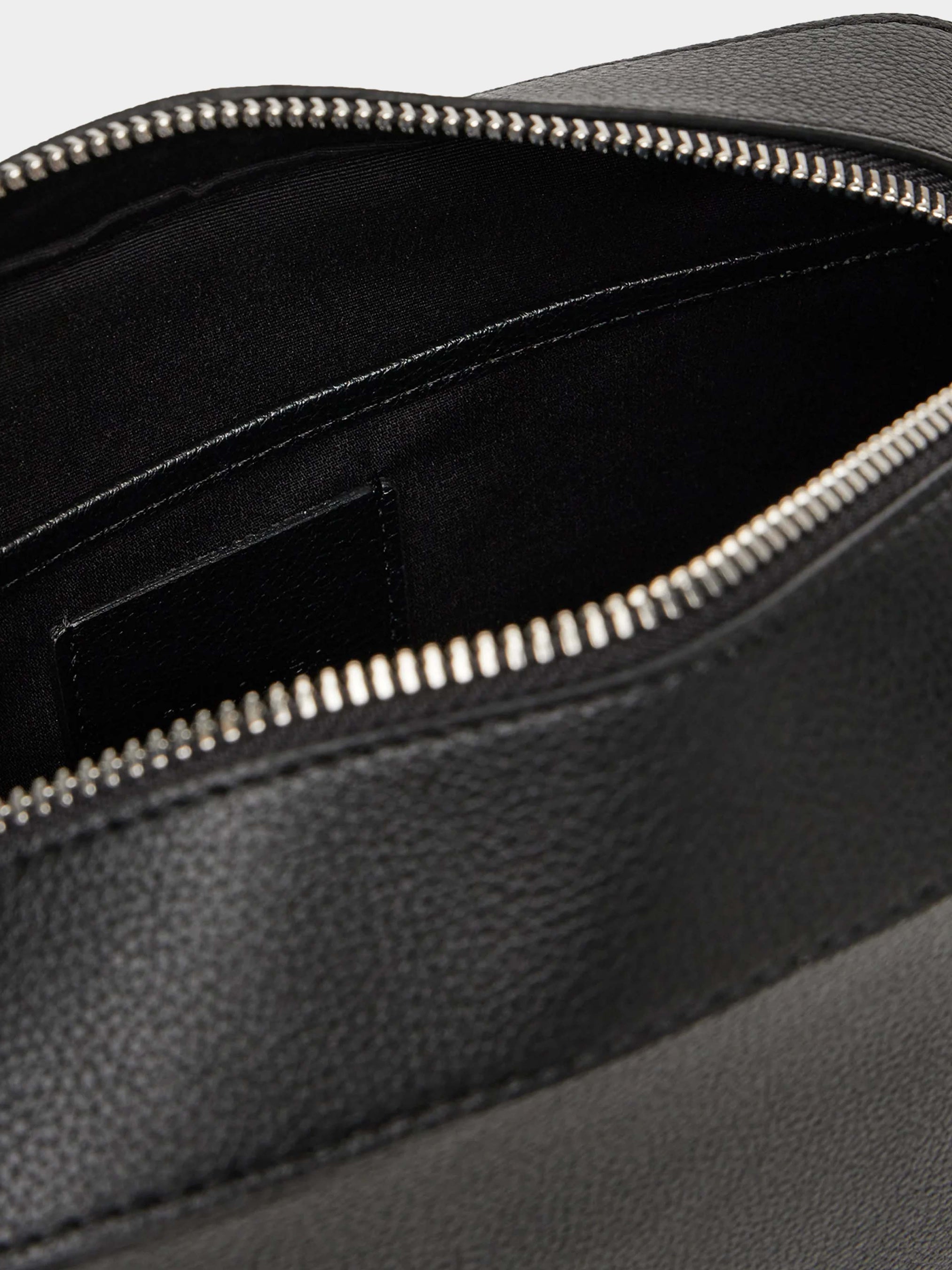 حقيبة كالفين كلاين