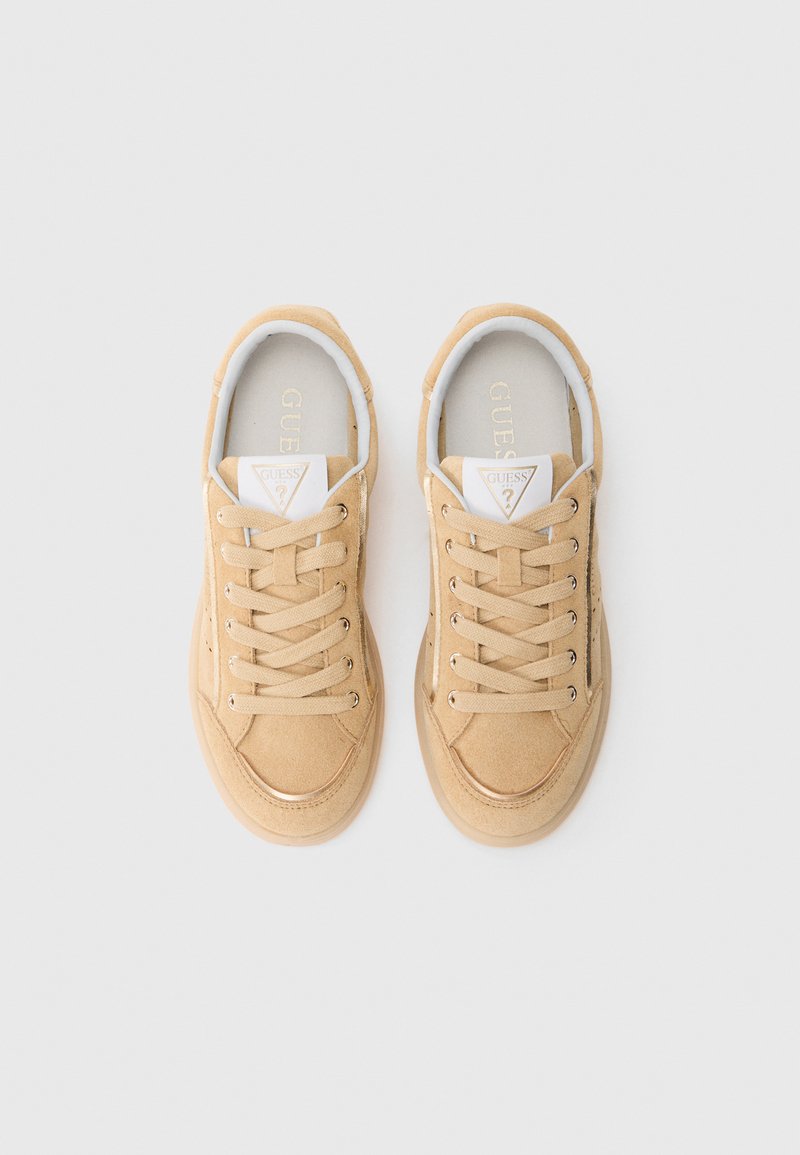 حذاء سنيكر جيس Trainers
