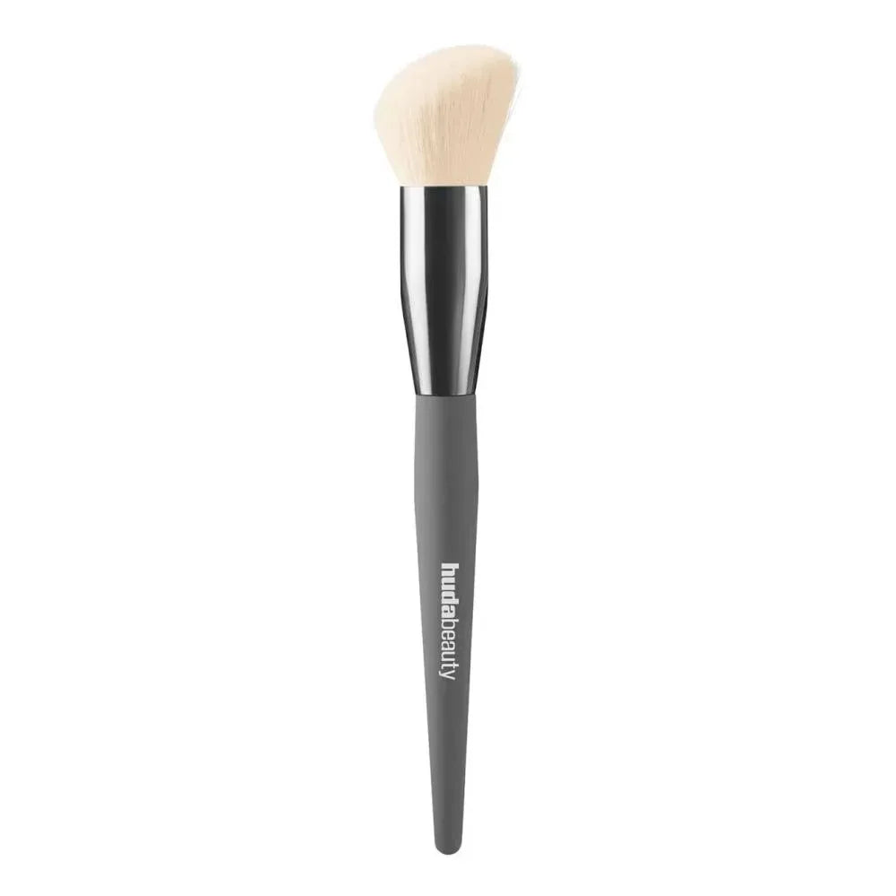 فرشاة مكياج Huda Beauty Diffusing Cheek Brush
