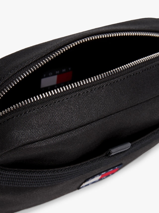 حقيبة تومي هيلفيجر