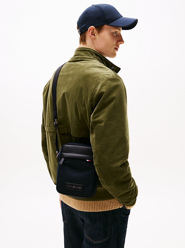 حقيبة تومي هيلفيجر Logo Patch Crossbody Reporter