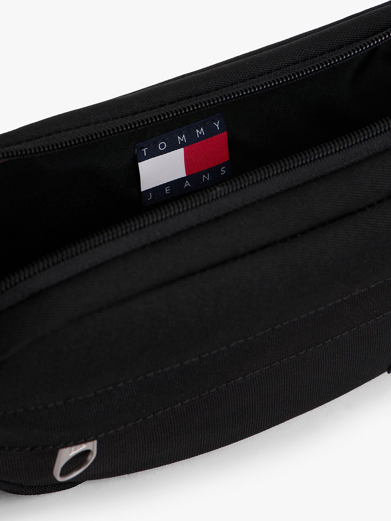 حقيبة تومي هيلفيجر Daily Bumbag