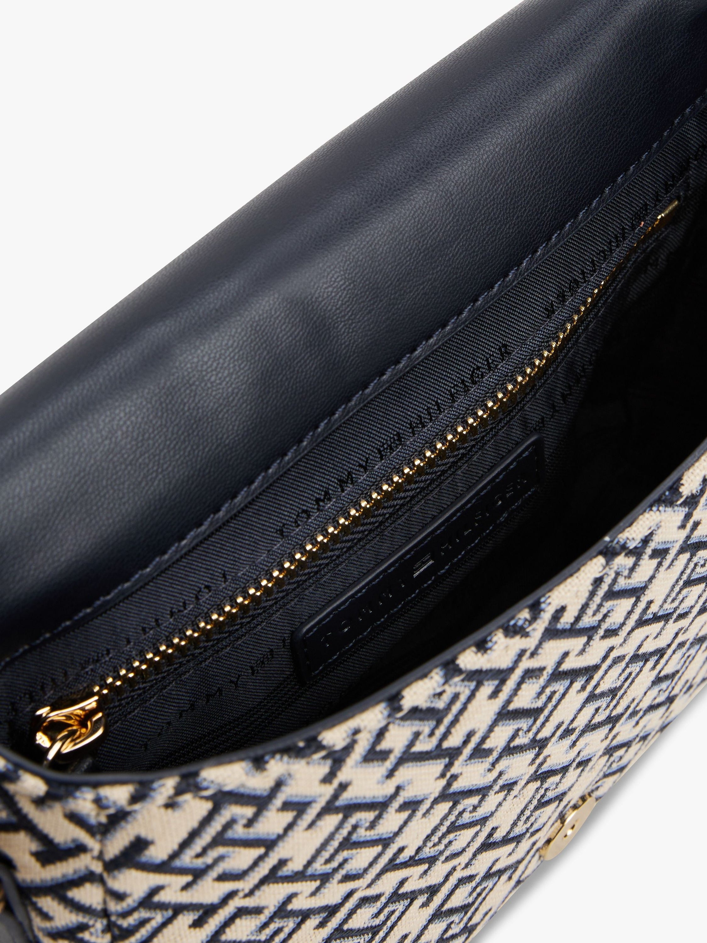 حقيبة تومي هيلفيجر Monogram Jacquard Crossbody