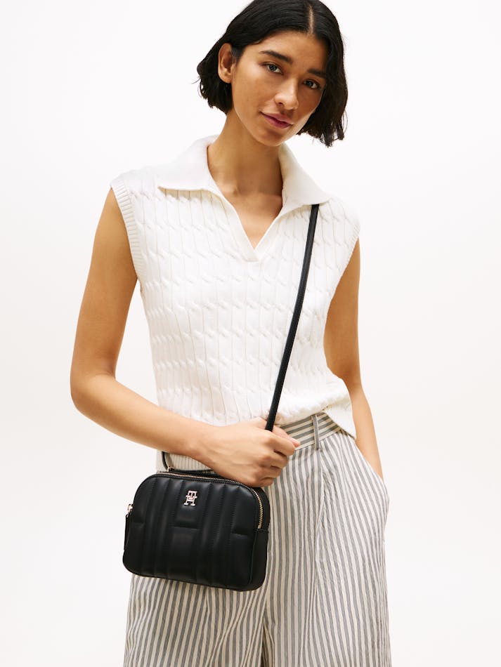 حقيبة تومي هيلفيجر Monogram Quilted Camera Crossbody