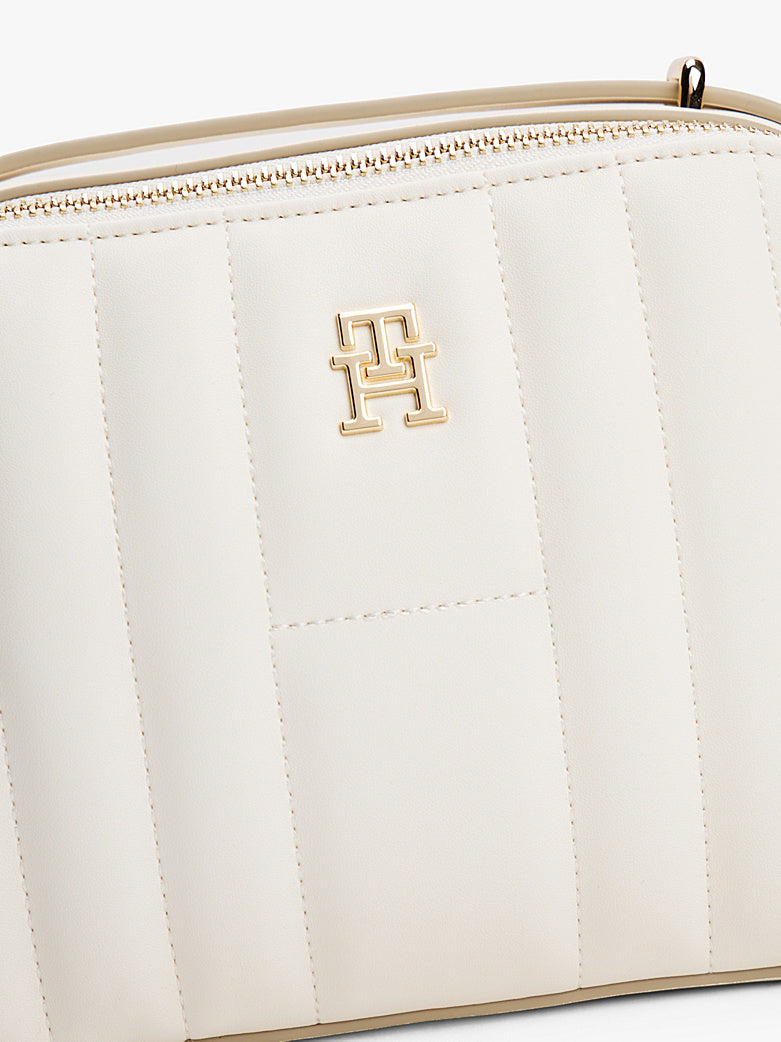 حقيبة تومي هيلفيجر Monogram Quilted Camera Crossbody