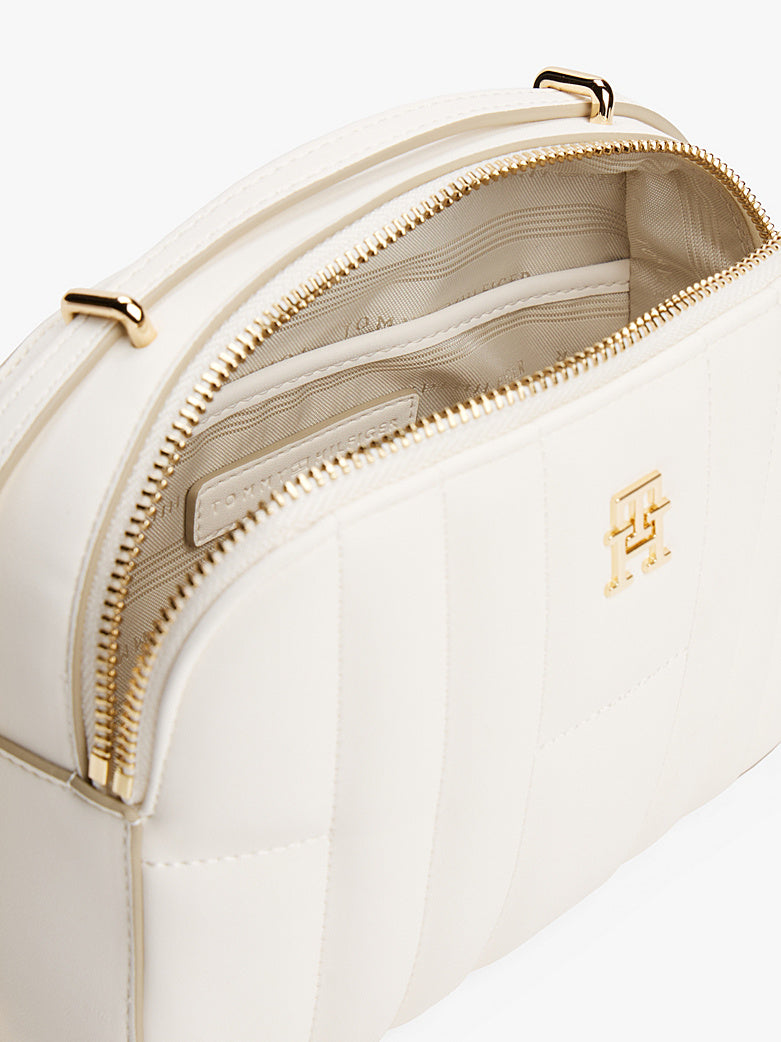 حقيبة تومي هيلفيجر Monogram Quilted Camera Crossbody