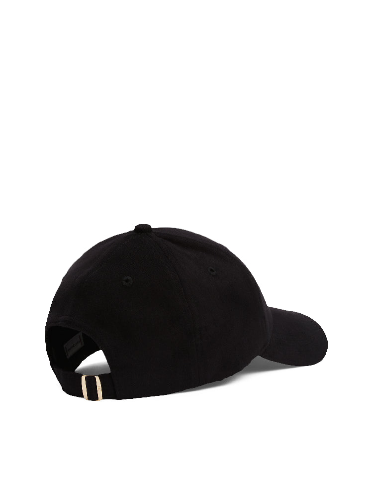 قبعة تومي هيلفيجر