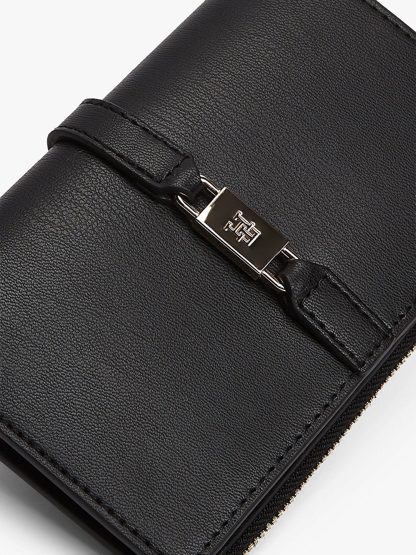 محفظة تومي هيلفيجر Glam Bifold Wallet