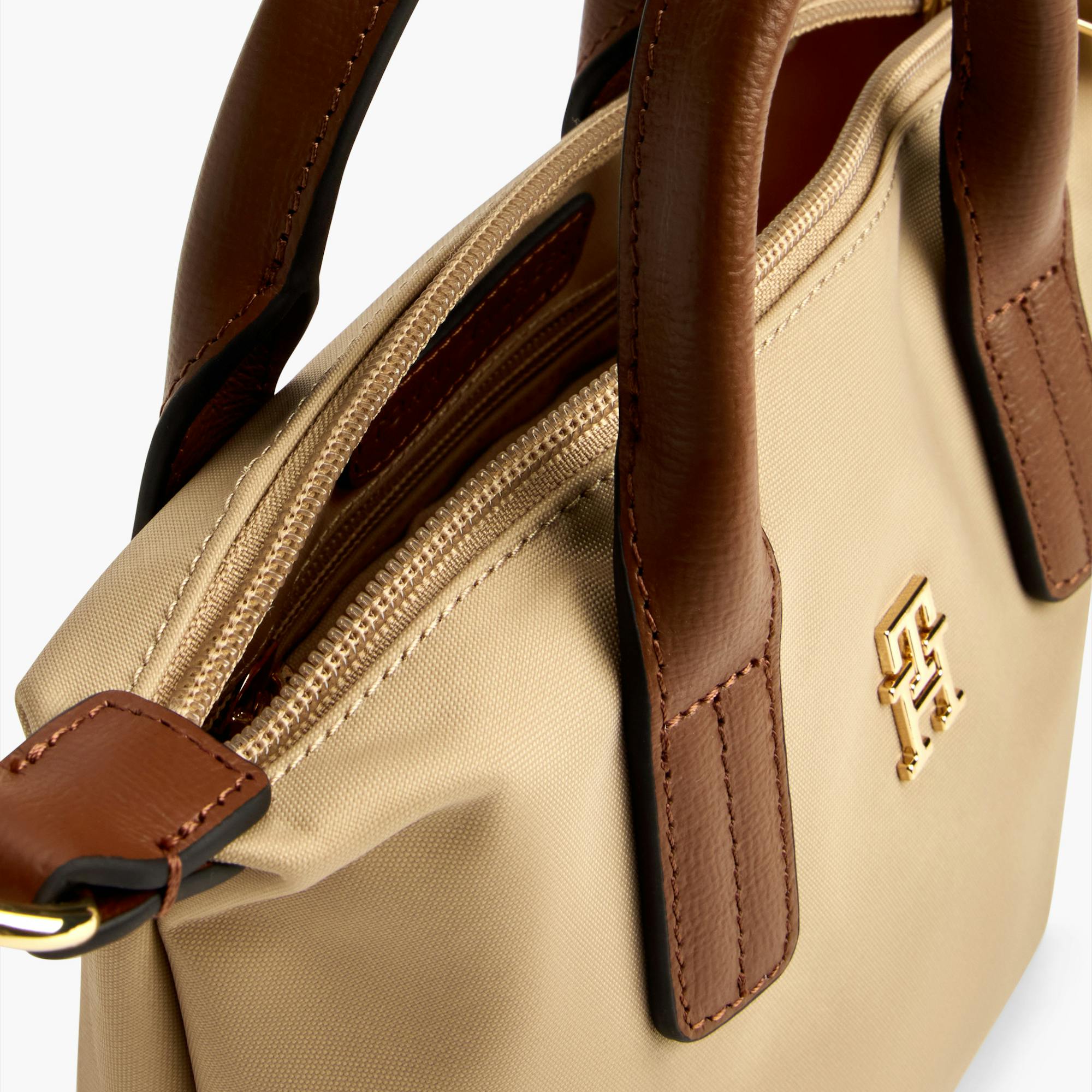 حقيبة تومي هيلفيجر Popette Micro Tote