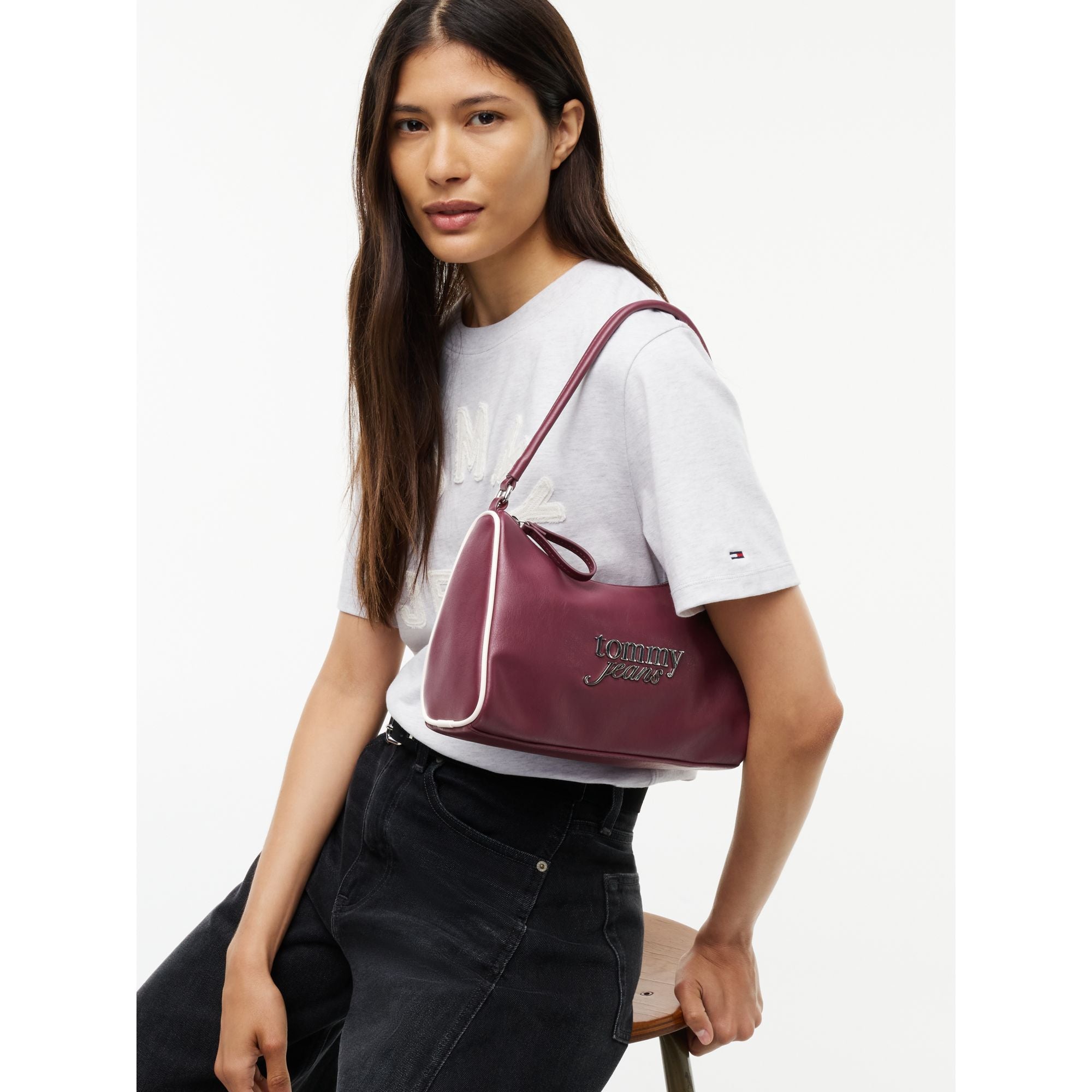 حقيبة تومي هيلفيجر Bold Script Shoulder