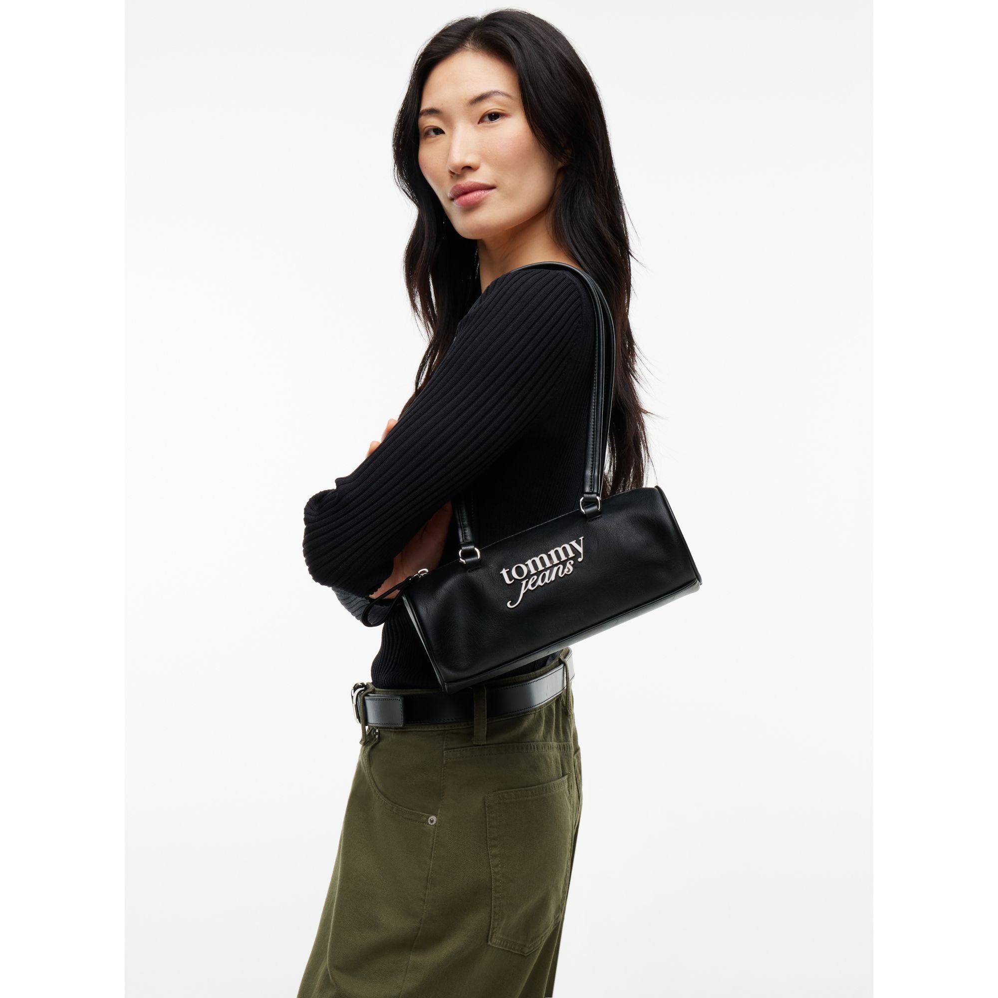 حقيبة تومي هيلفيجر Bold Script Shoulder Barrel