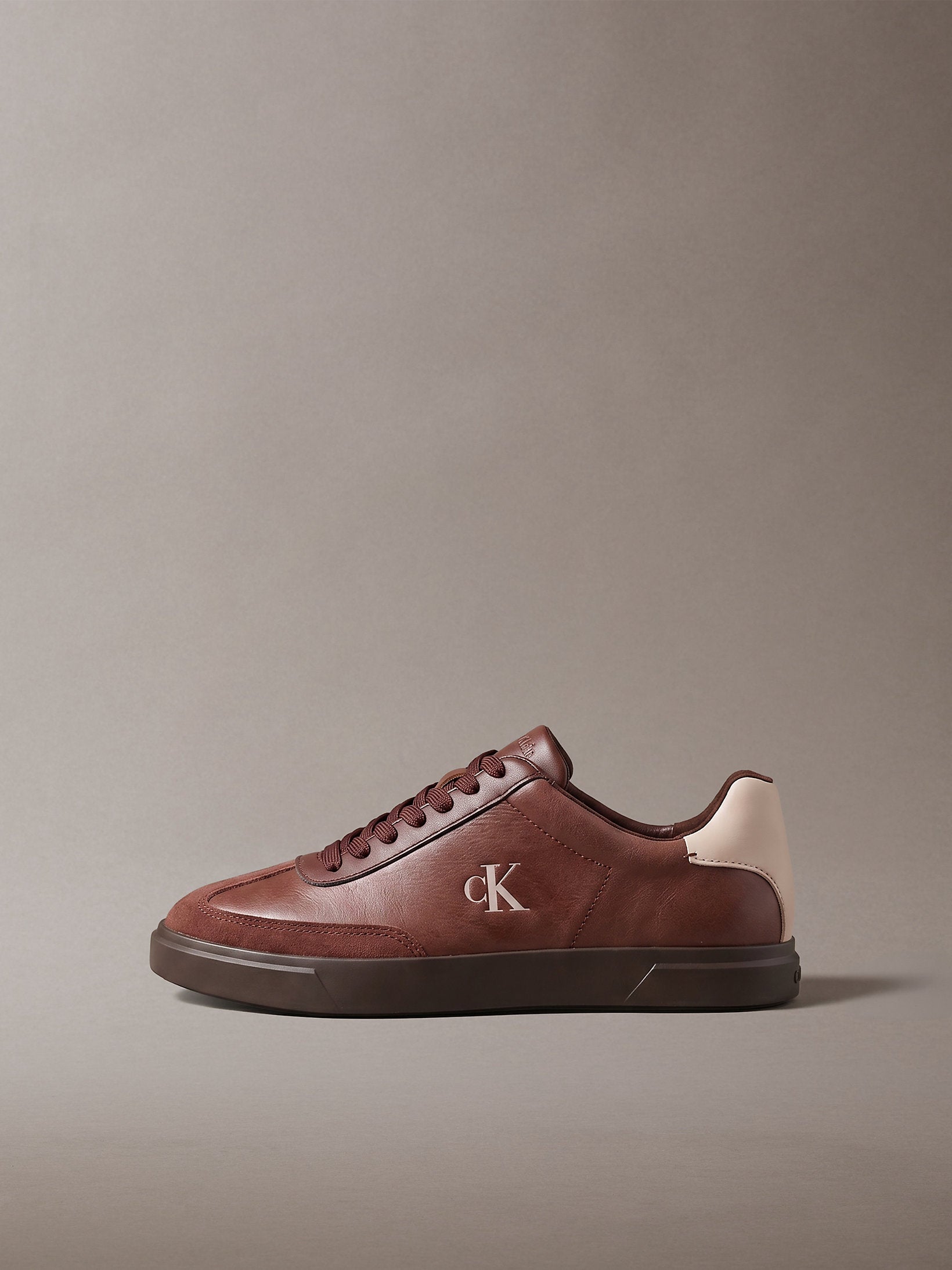 Calvin Klein Low Pro Cups Wingt Text Lth Sue Sneaker