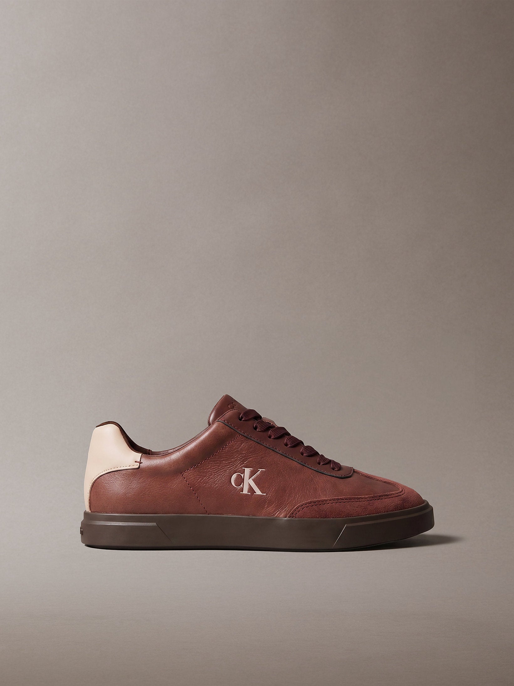 Calvin Klein Low Pro Cups Wingt Text Lth Sue Sneaker