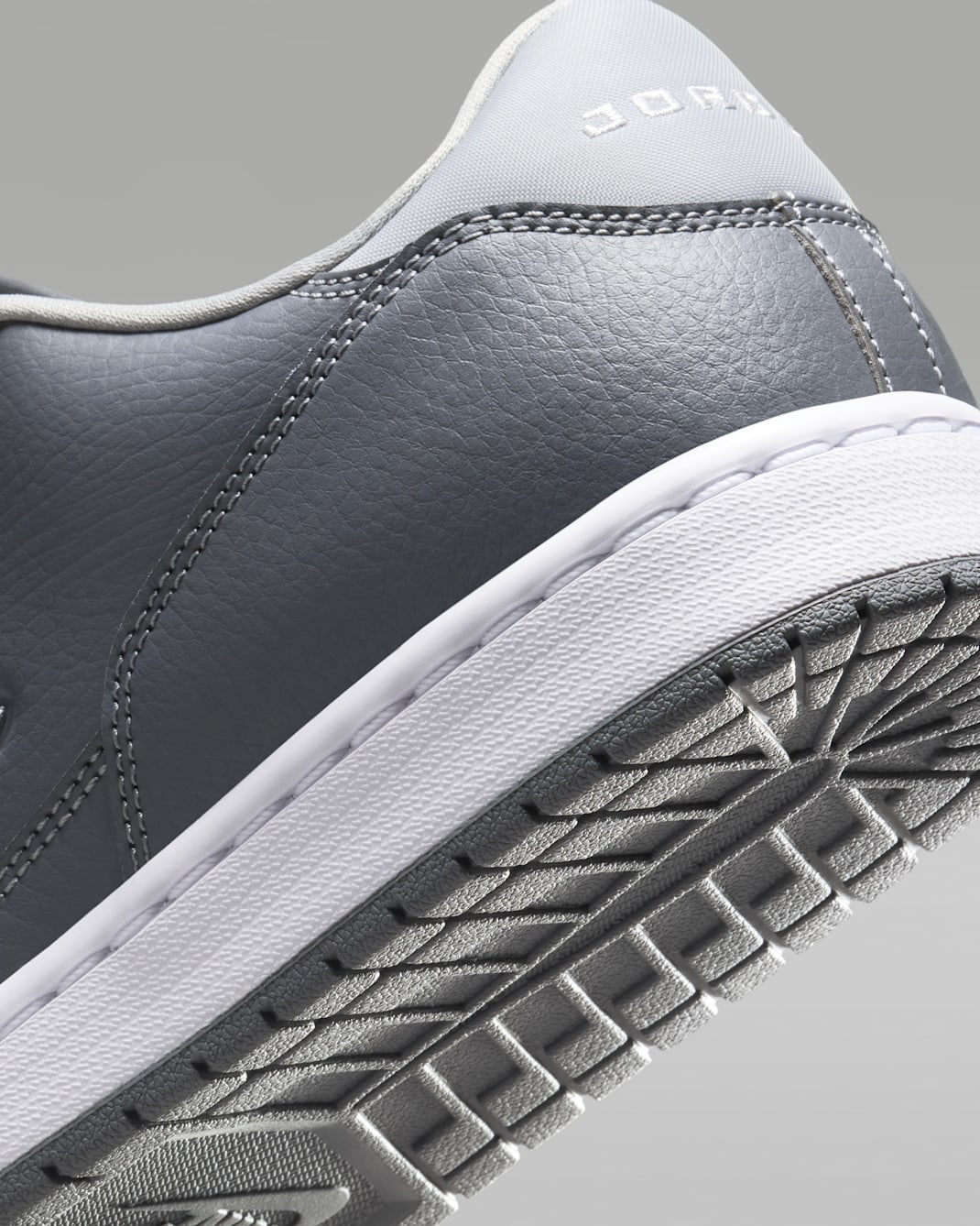 Nike Jordan Court Connect Low Sneaker