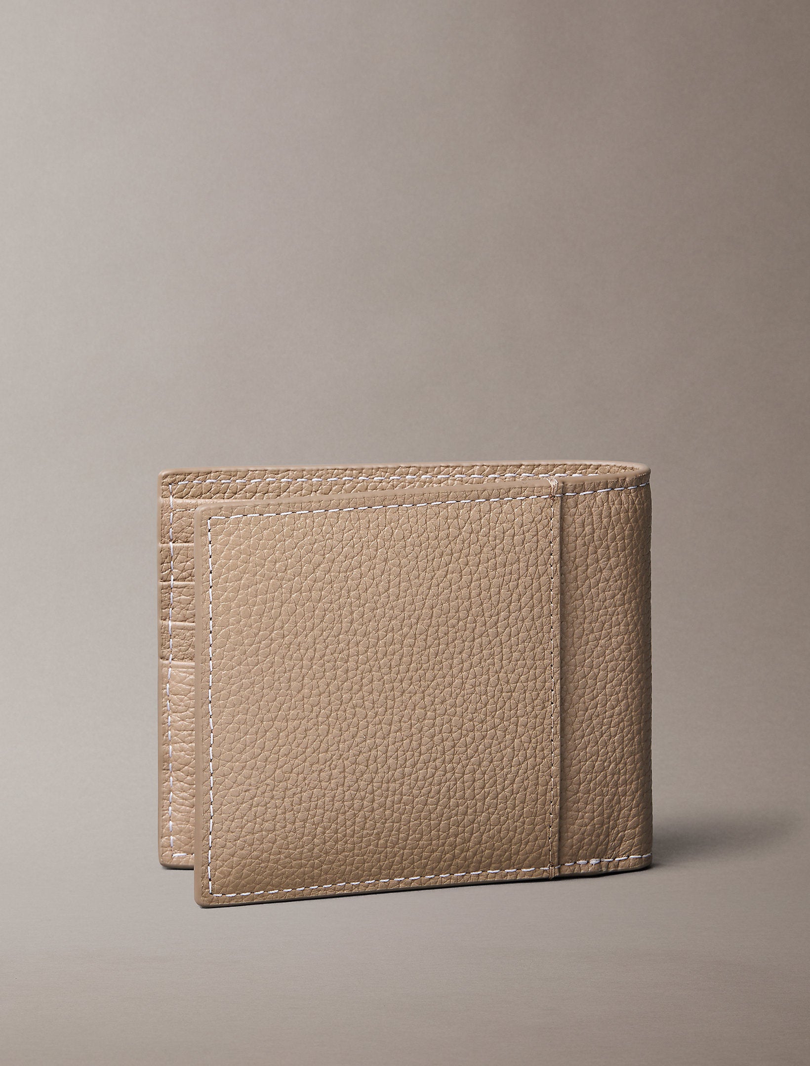 Calvin Klein Bold Pebble Billfold W Coin Wallet