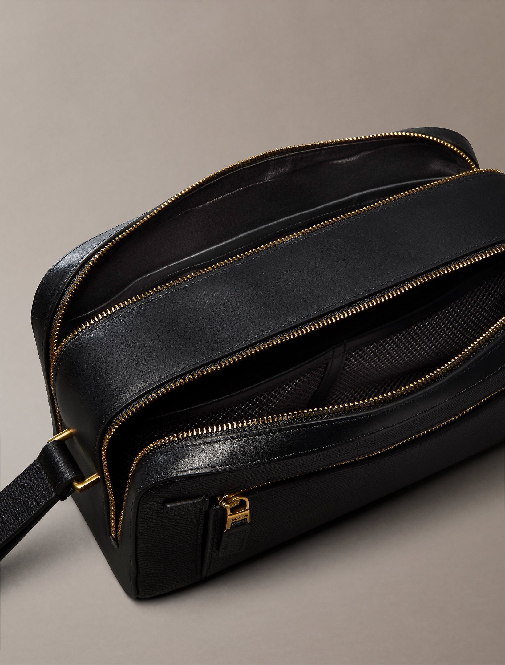 Calvin Klein Premium Leather Dopp Kit Bag