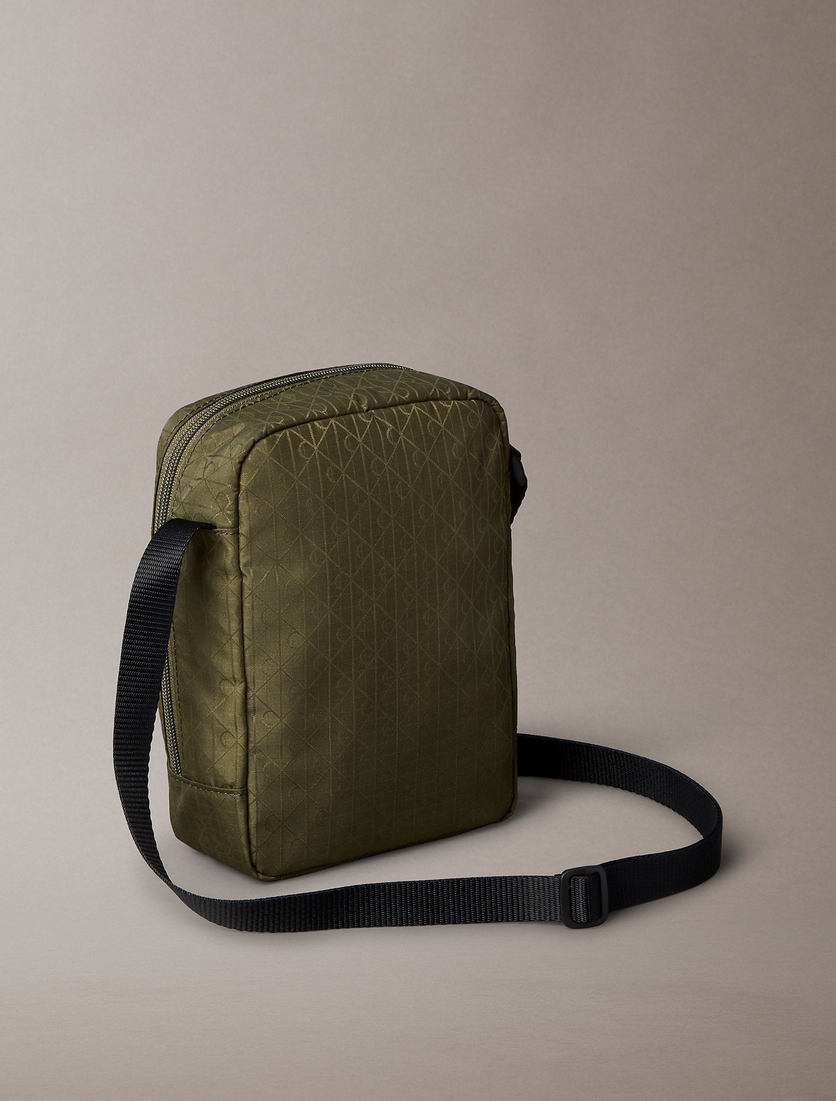 Calvin Klein Utility Emblem Reporter Bag