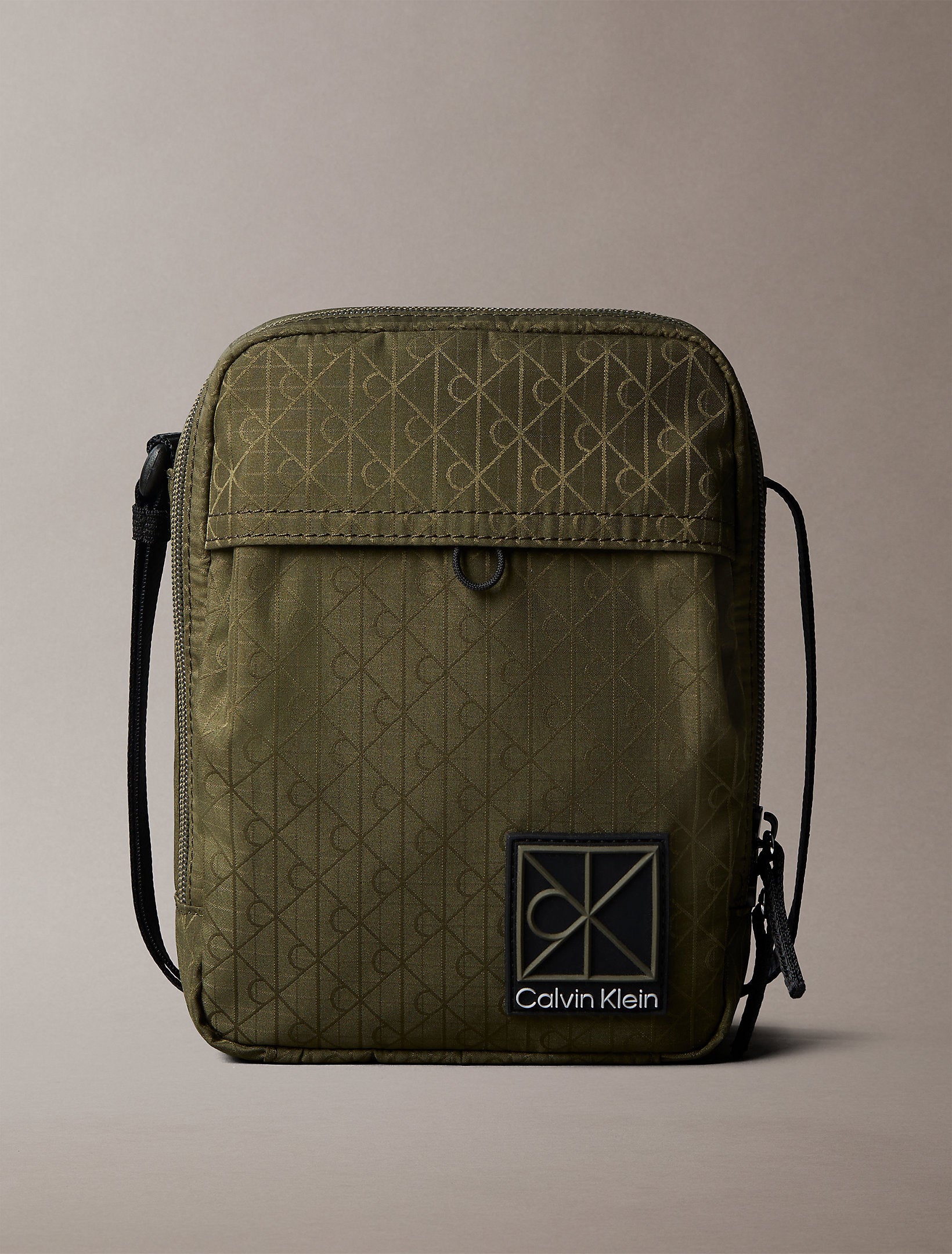 Calvin Klein Utility Emblem Reporter Bag