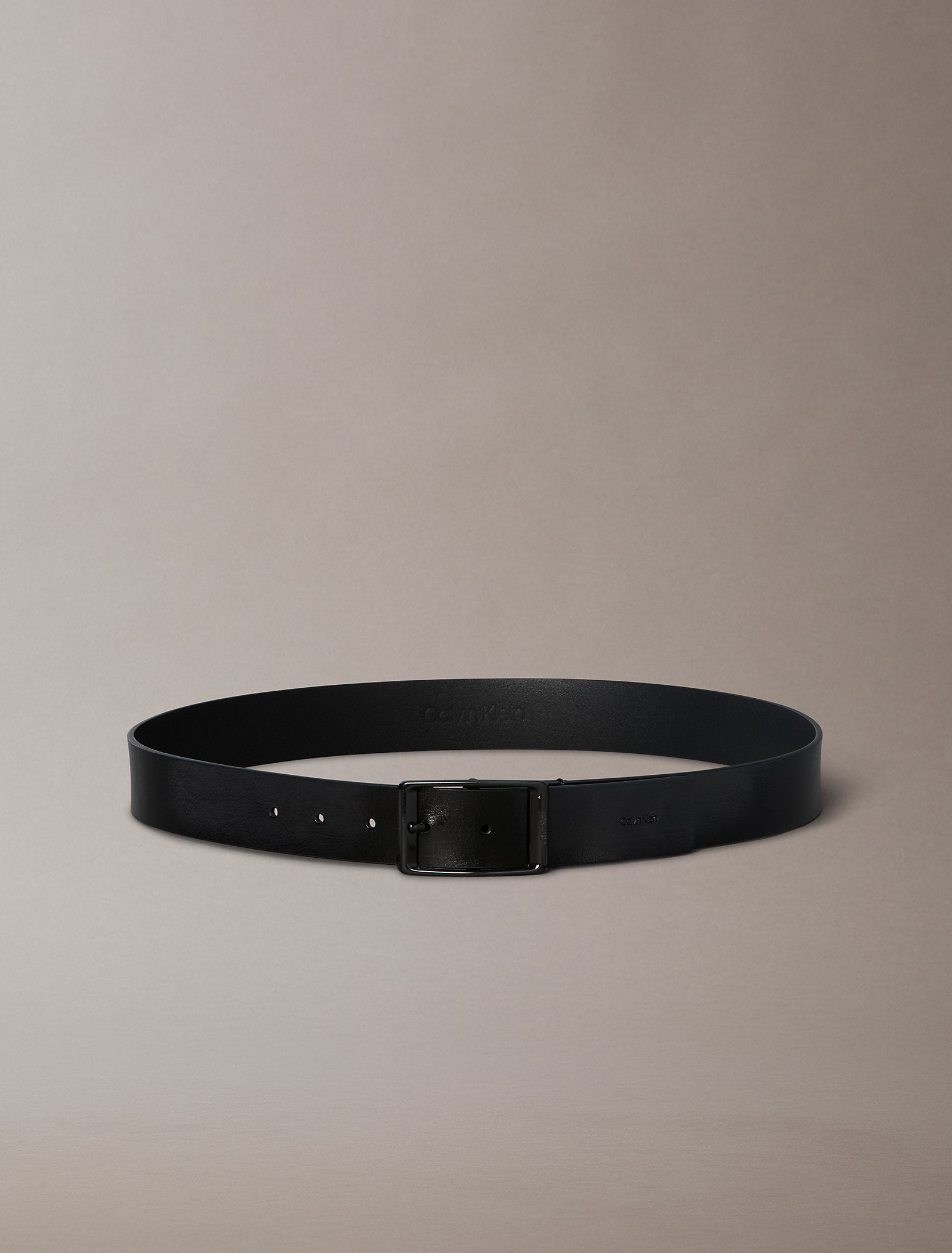 Calvin Klein Casual Round Buckle Tumbled 35mm Belt