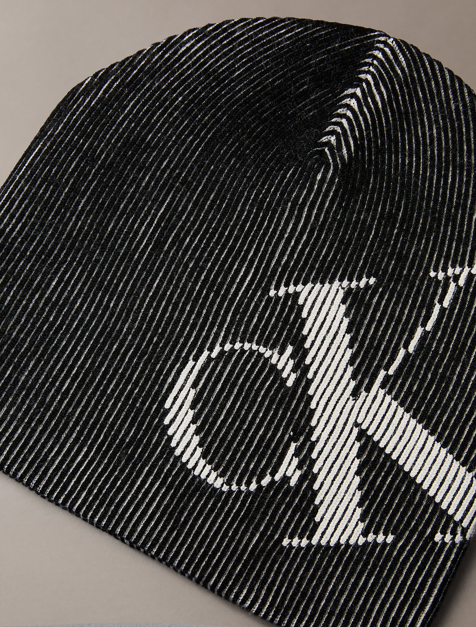 قبعة كالفين كلاين Bold Graphic Skullcap Beanie