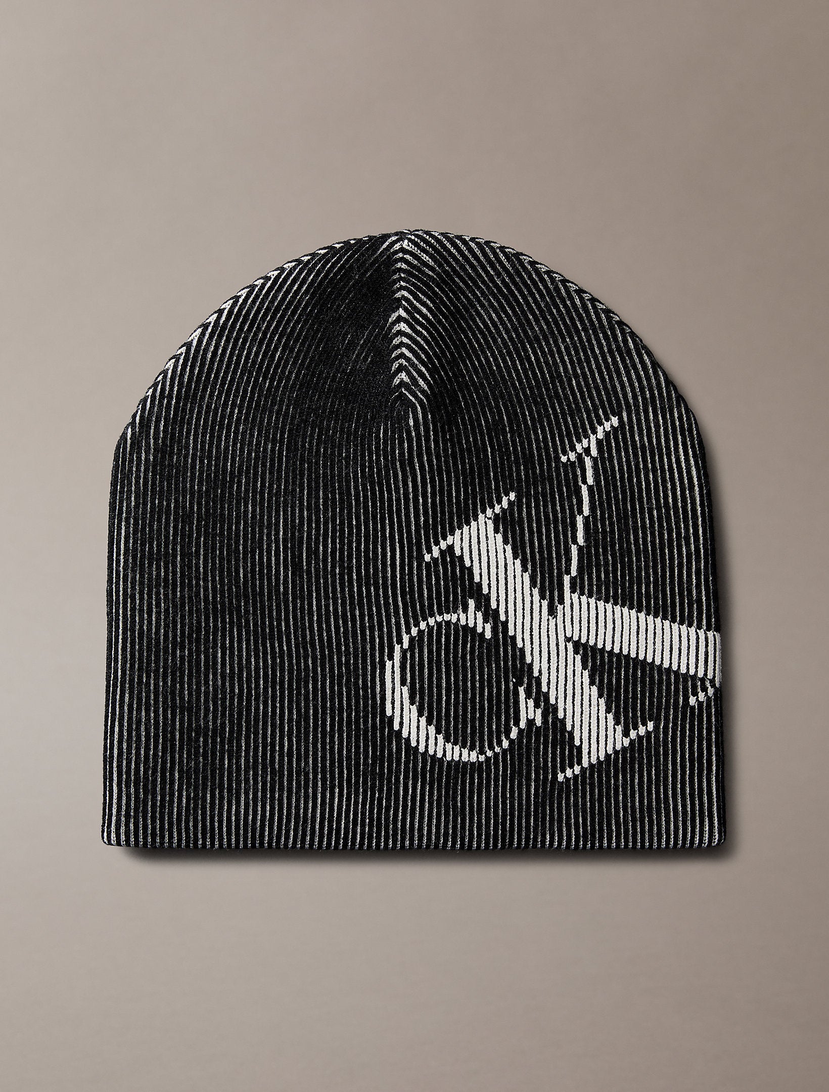 قبعة كالفين كلاين Bold Graphic Skullcap Beanie