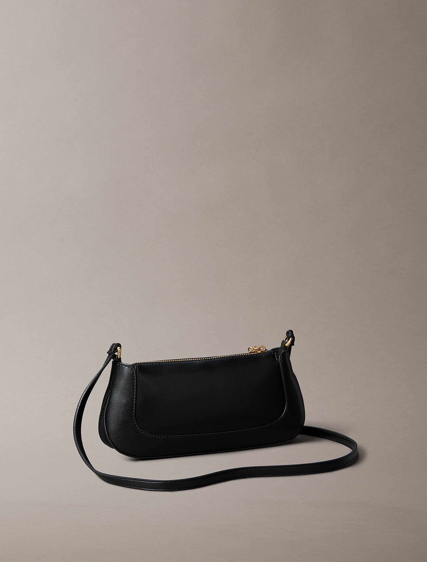 حقيبة كالفين كلاين Hardware Zip Crossbody