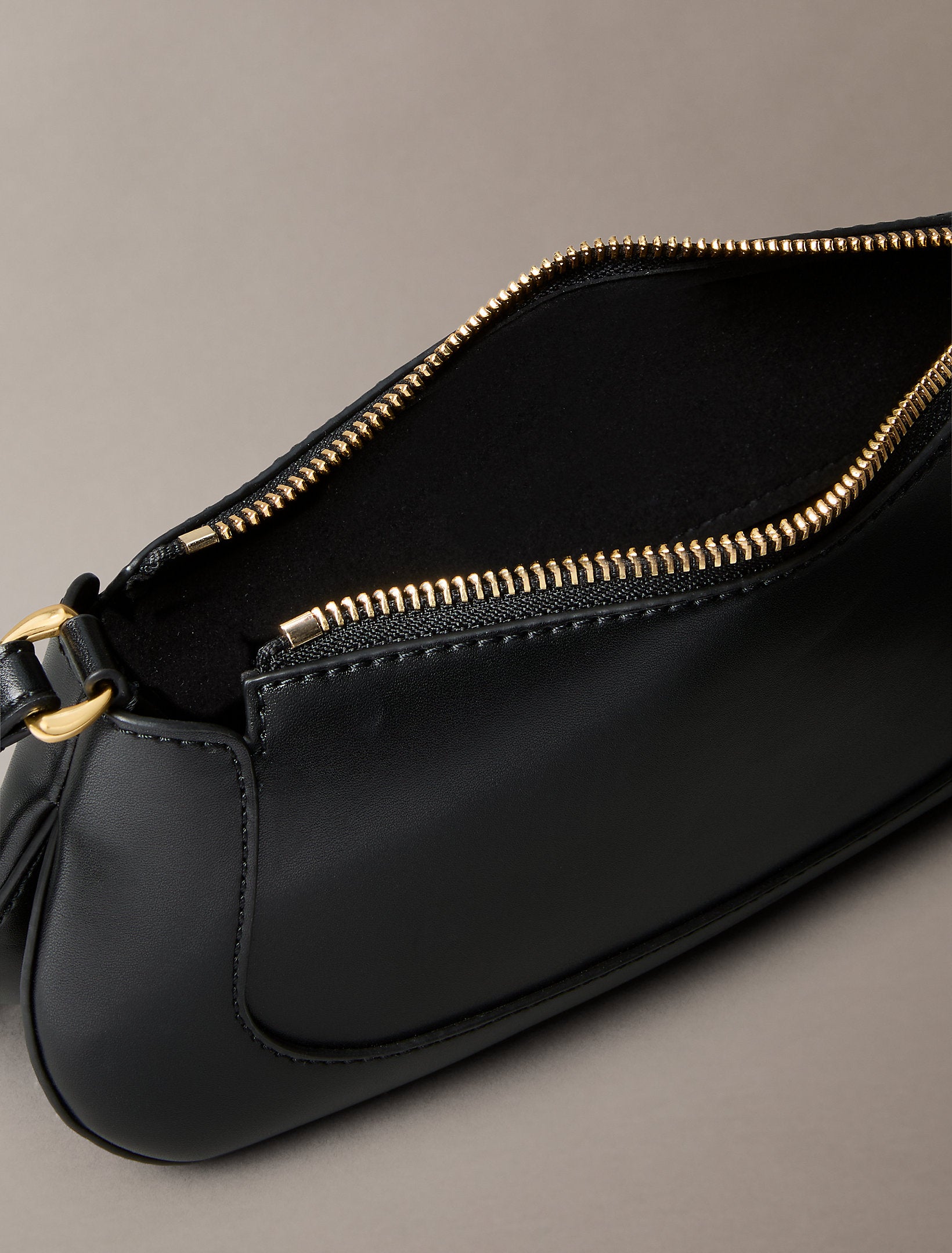 حقيبة كالفين كلاين Hardware Zip Crossbody