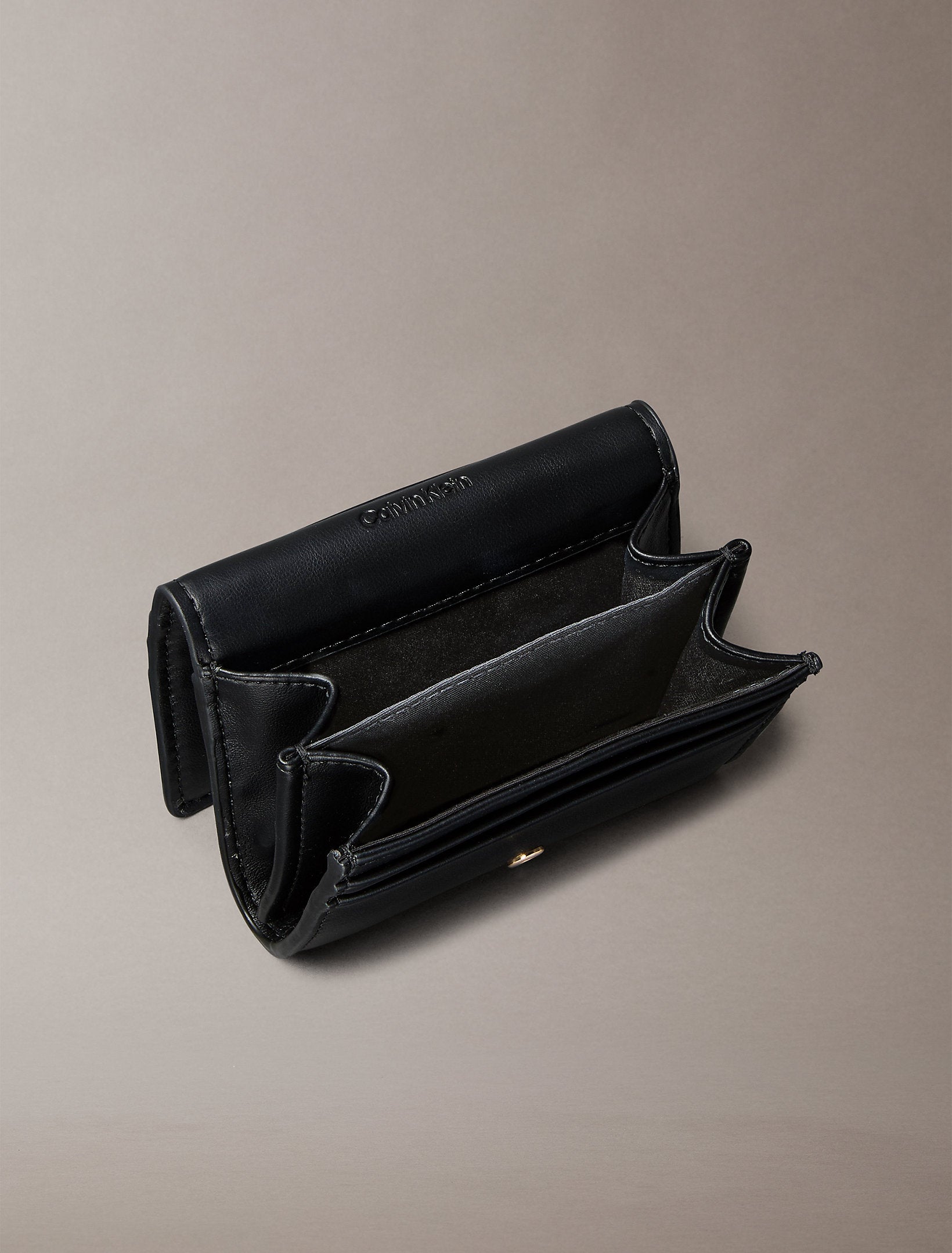 محفظة كالفين كلاين Raised Medium Bifold