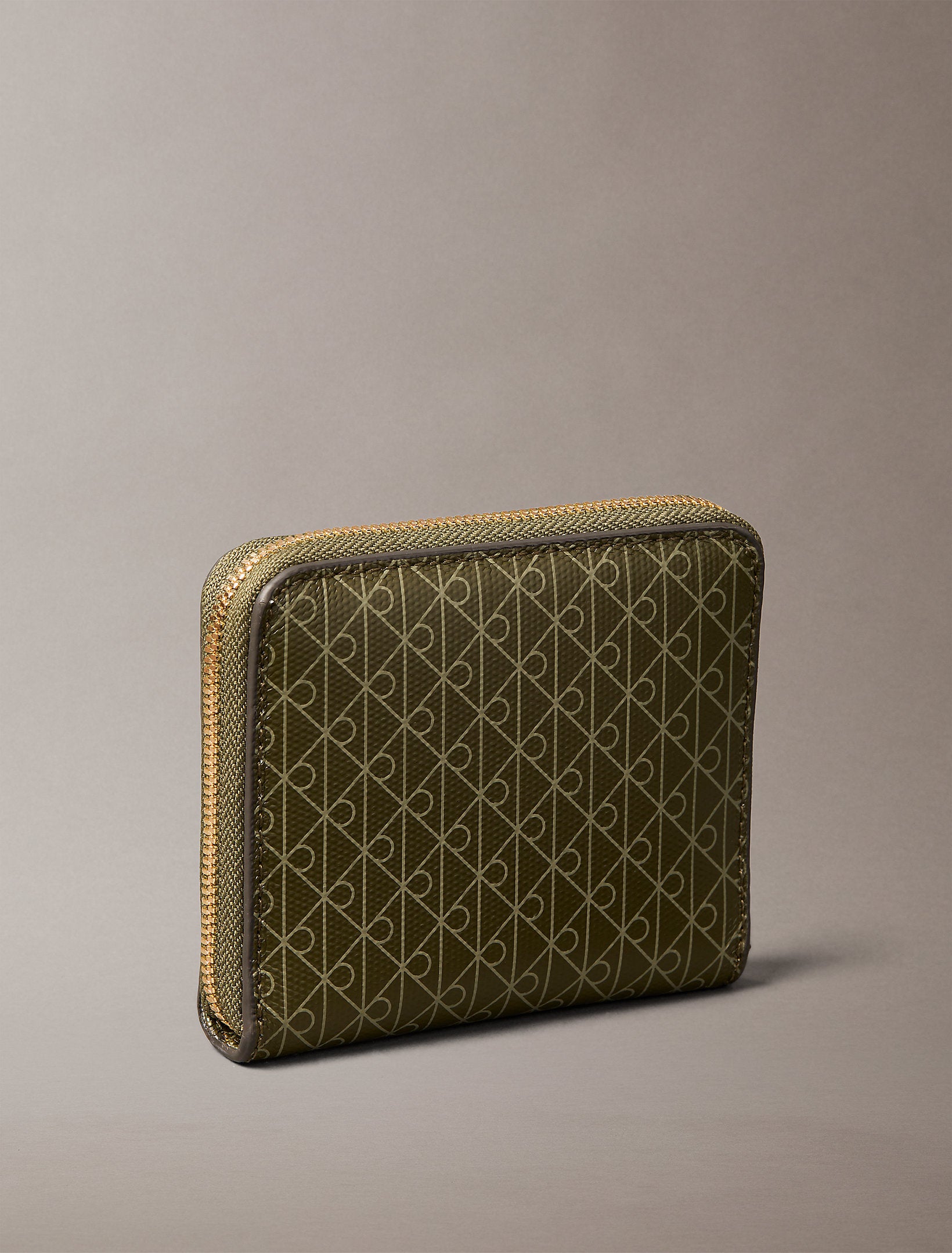 محفظة كالفين كلاين Emblem Aop Square Zip Around