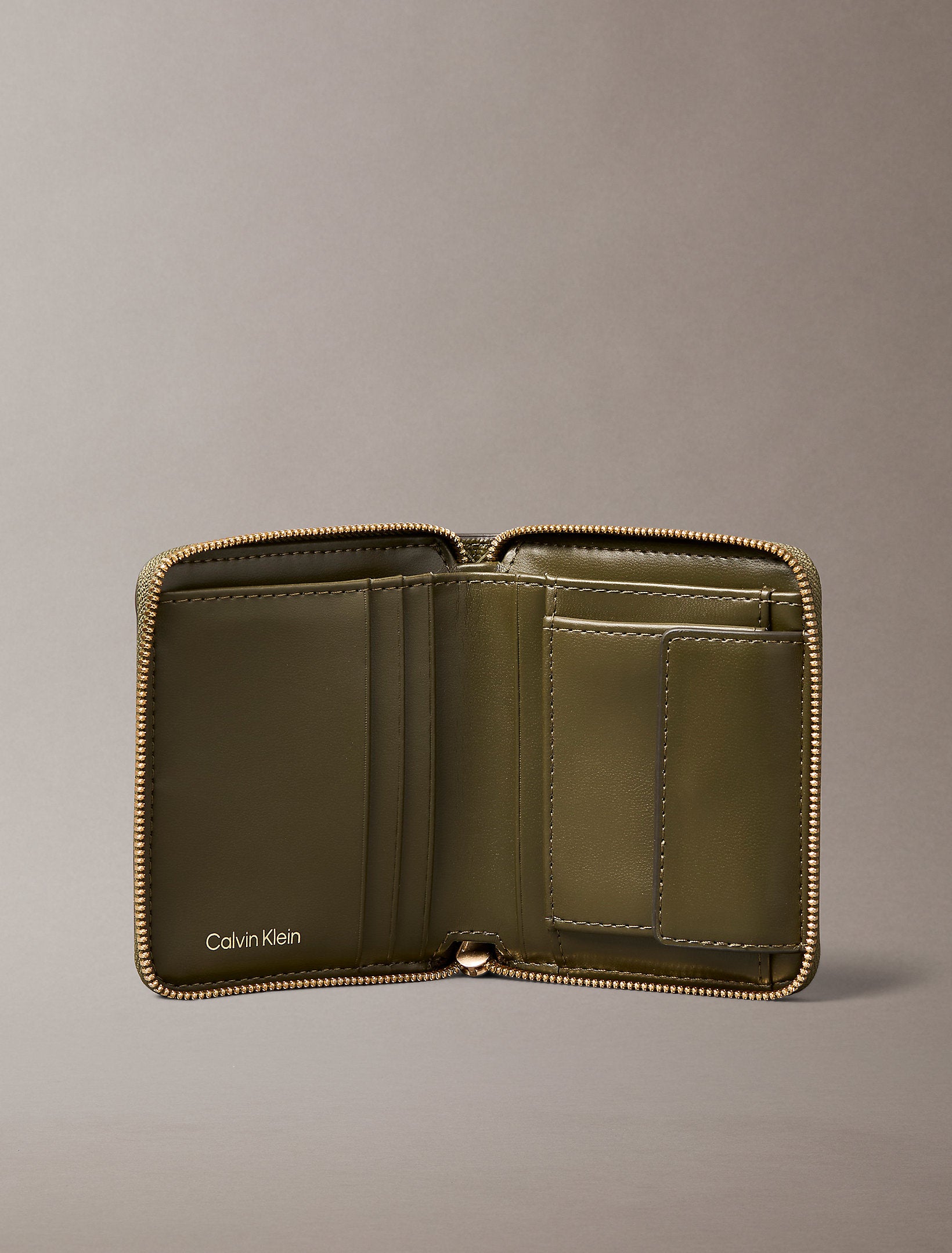محفظة كالفين كلاين Emblem Aop Square Zip Around