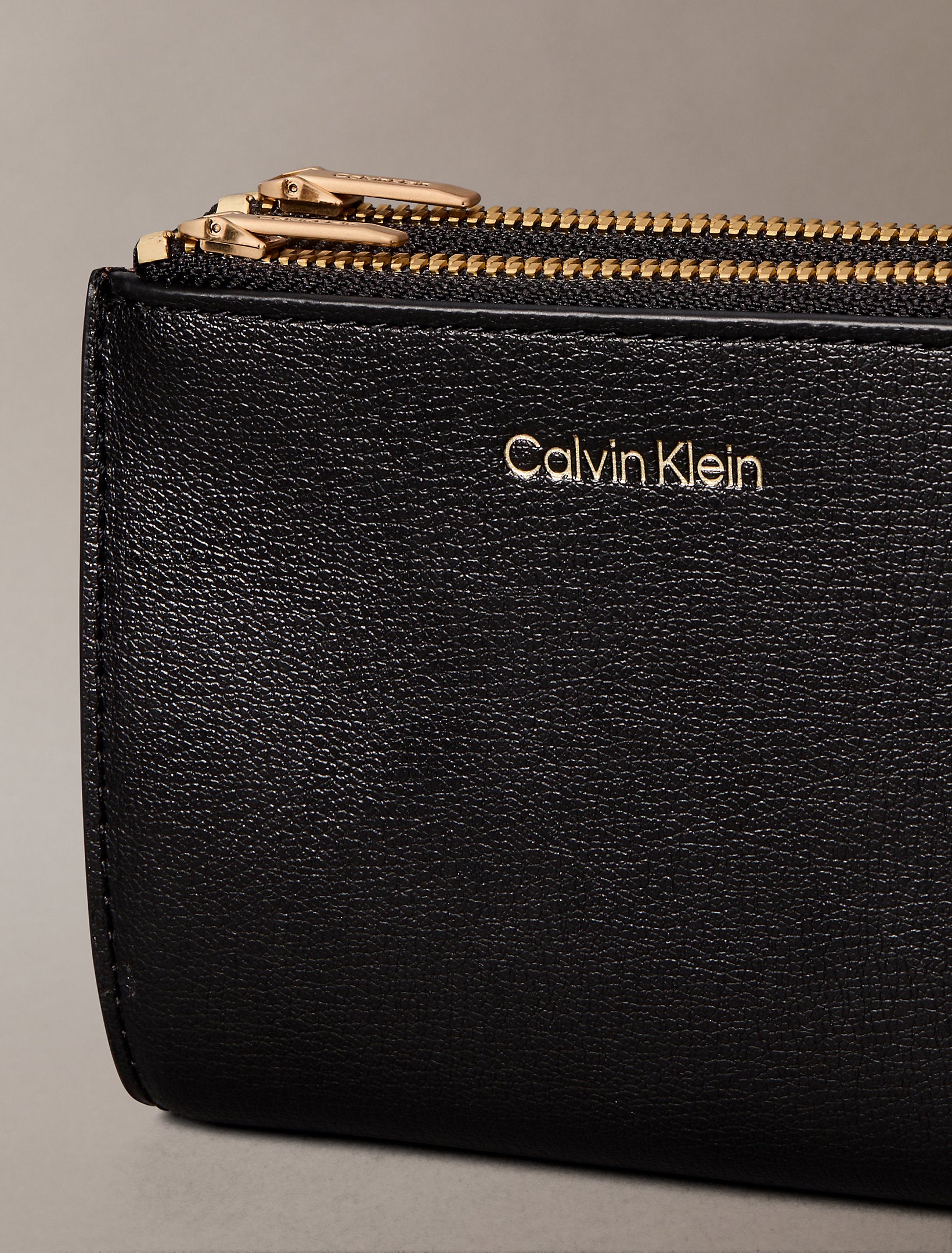 Calvin Klein Foil Logo Dbl Zip Wallet