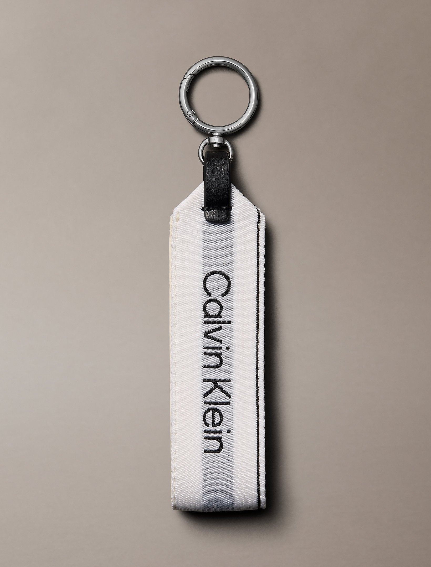 سلسلة مفاتيح كالفين كلاين Iconic Waistband Charm