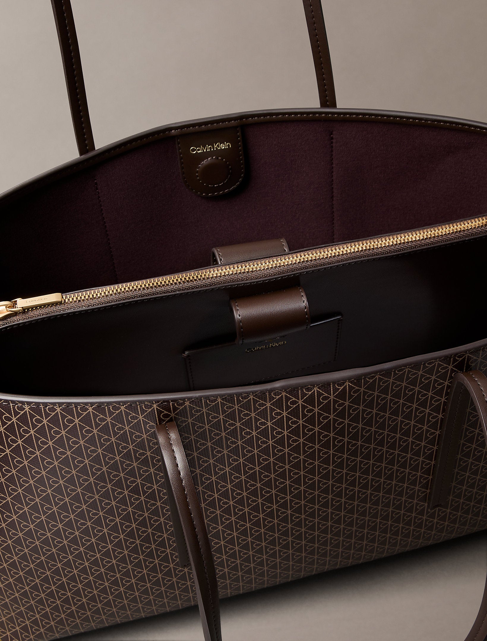 حقيبة كالفين كلاين Emblem Aop Medium Work Tote