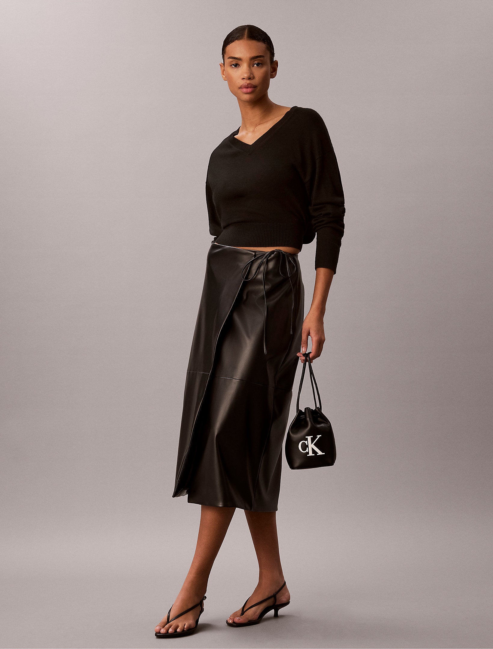 حقيبة كالفين كلاين Bold Mini Bucket Crossbody