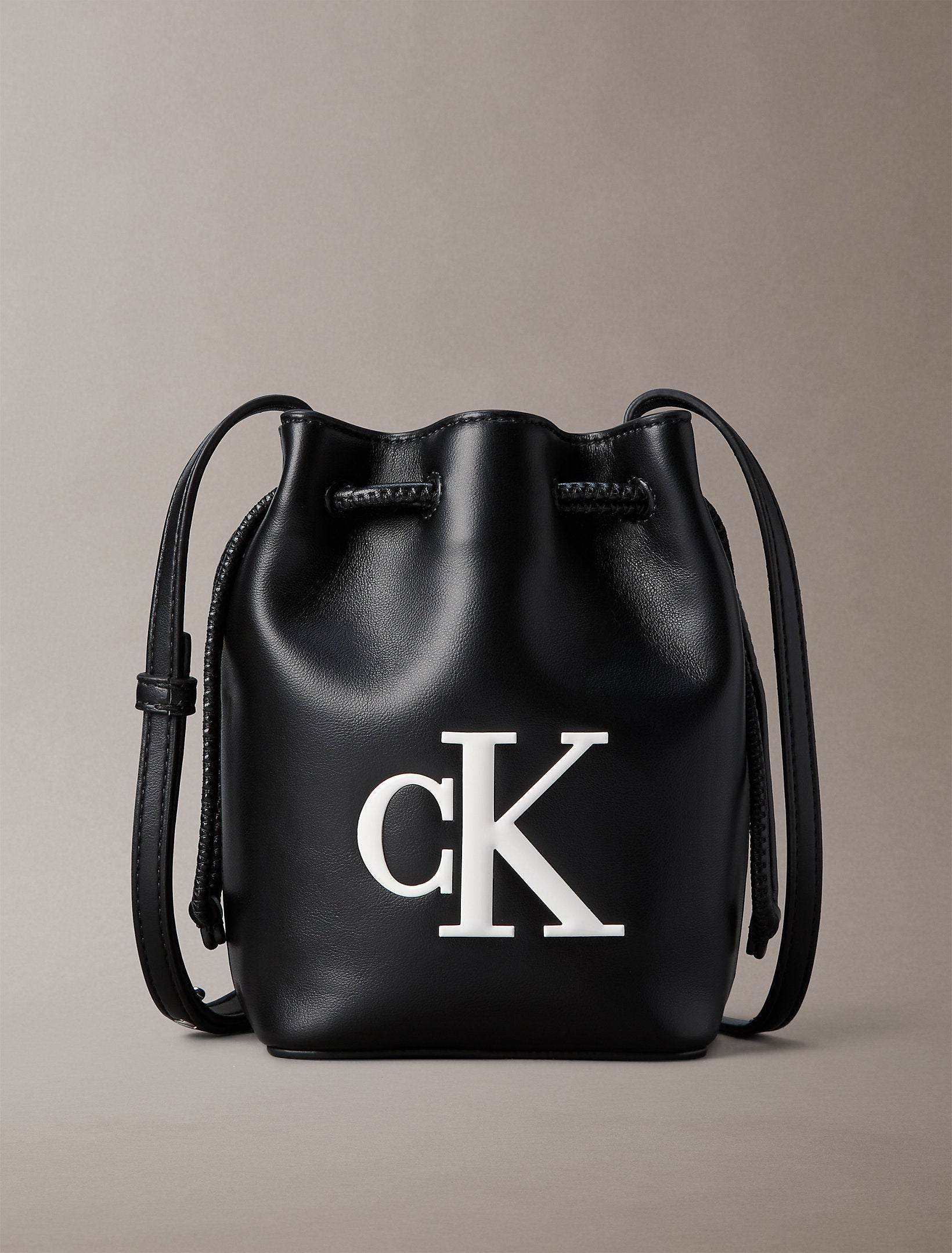 حقيبة كالفين كلاين Bold Mini Bucket Crossbody