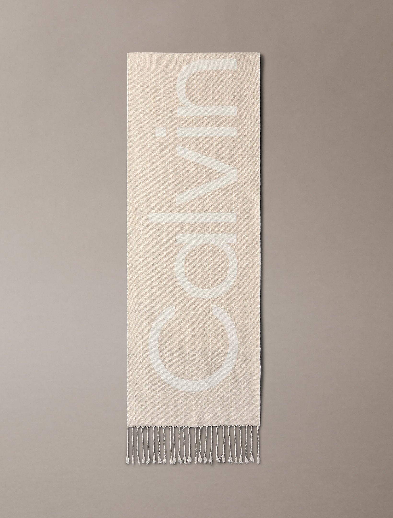 وشاح كالفين كلاين Aop Bold Logo Woven Mw