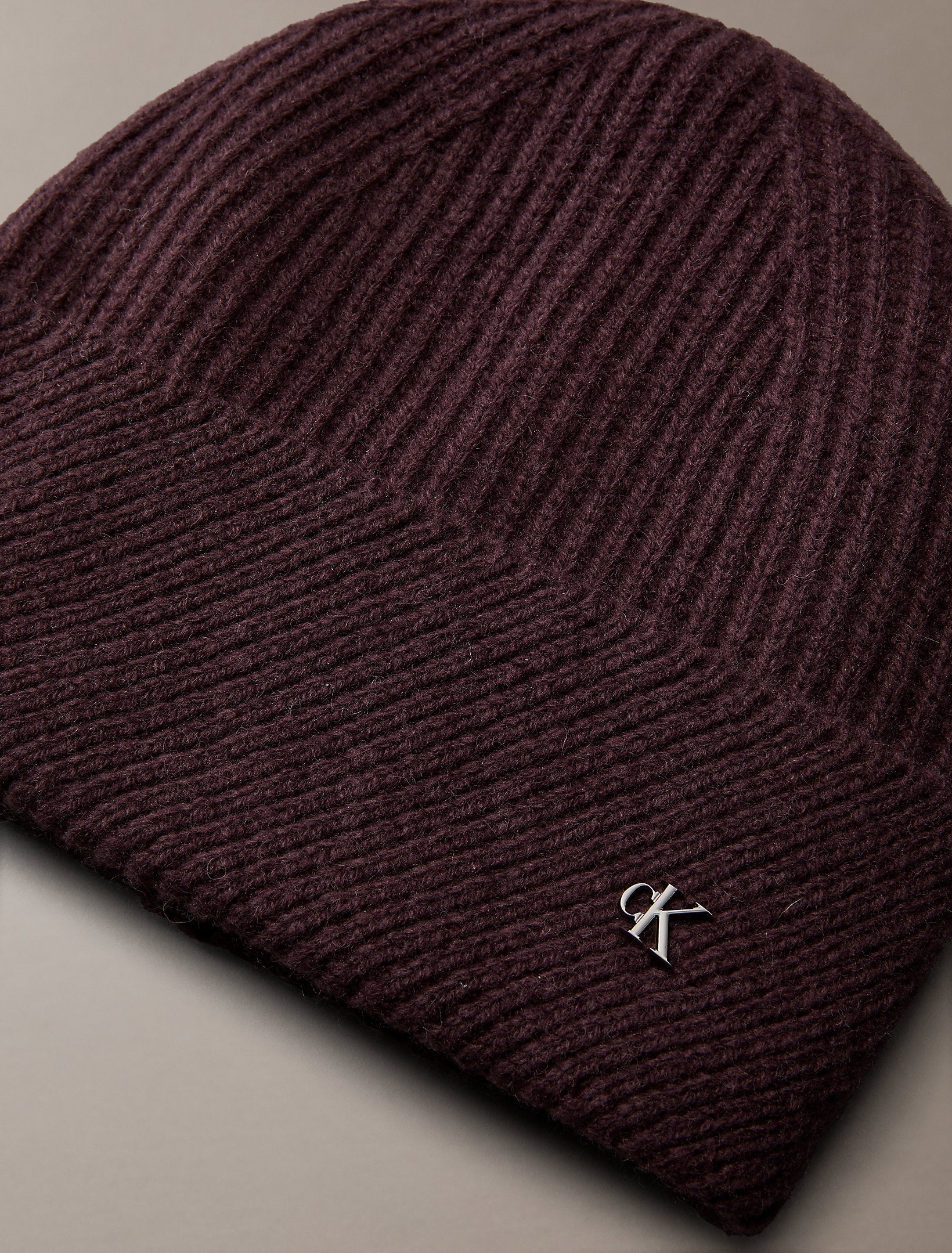 قبعة كالفين كلاين Metal Wool Slanted Rib Beanie