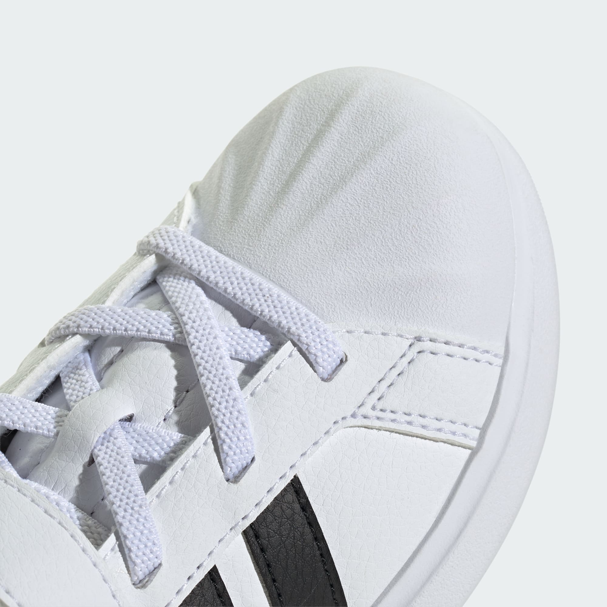 حذاء سنيكر اديداس Streettalk