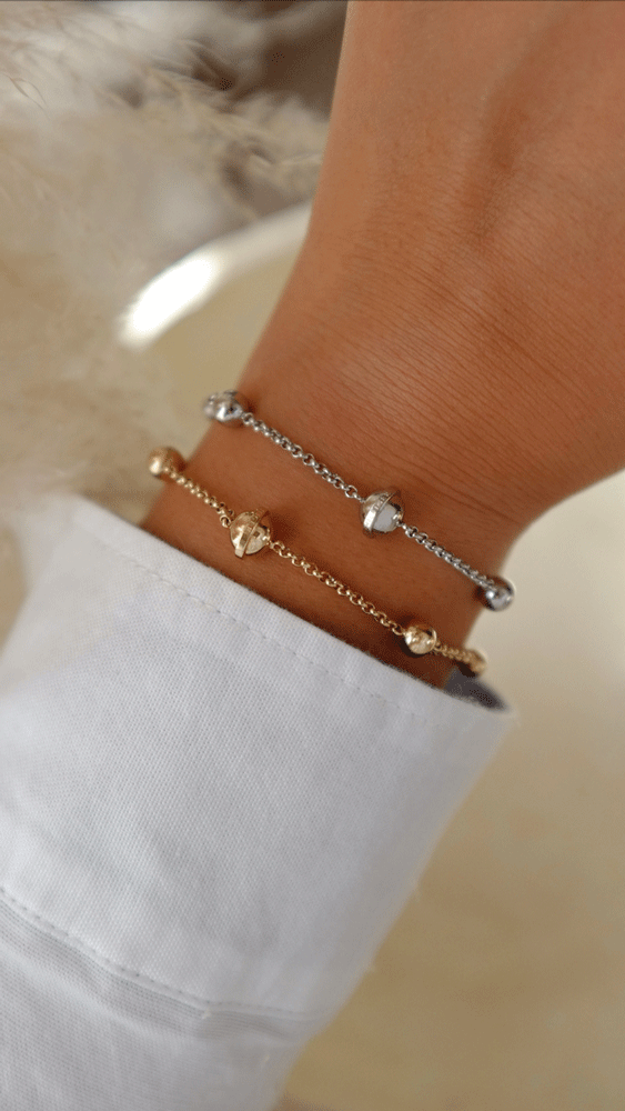 اسوارة تومي هيلفيجر